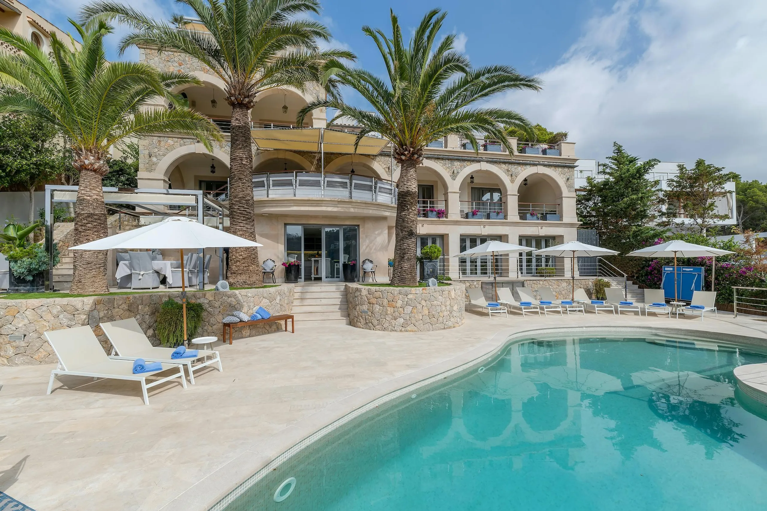 Elegant Six-Bedroom Villa with Terraces, Sea Access and 360° Views — photograph 4