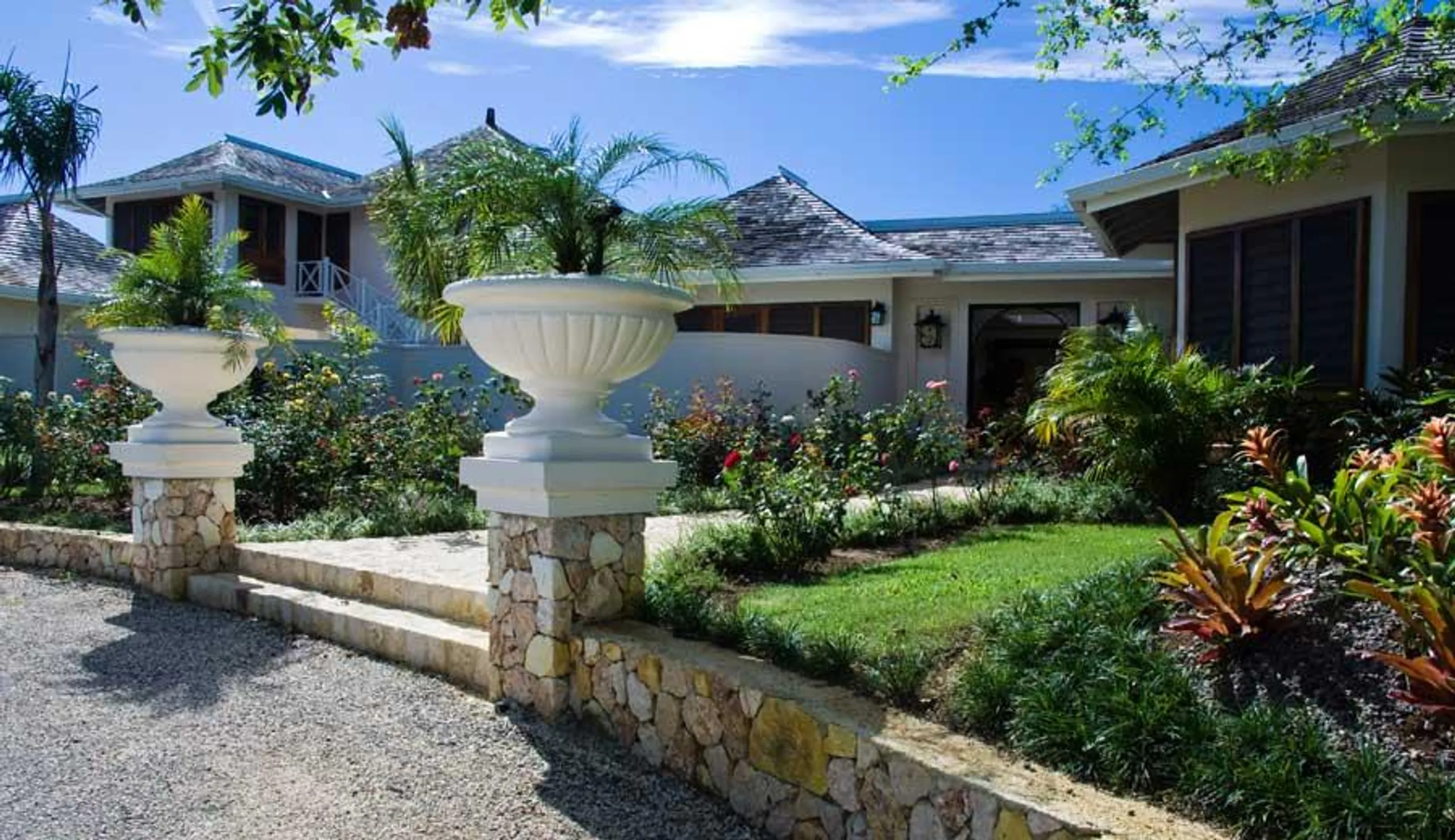 Outstanding Resort Style Estate in Sandy Bay with Olympic Pool and Ocean Views — photograph 11