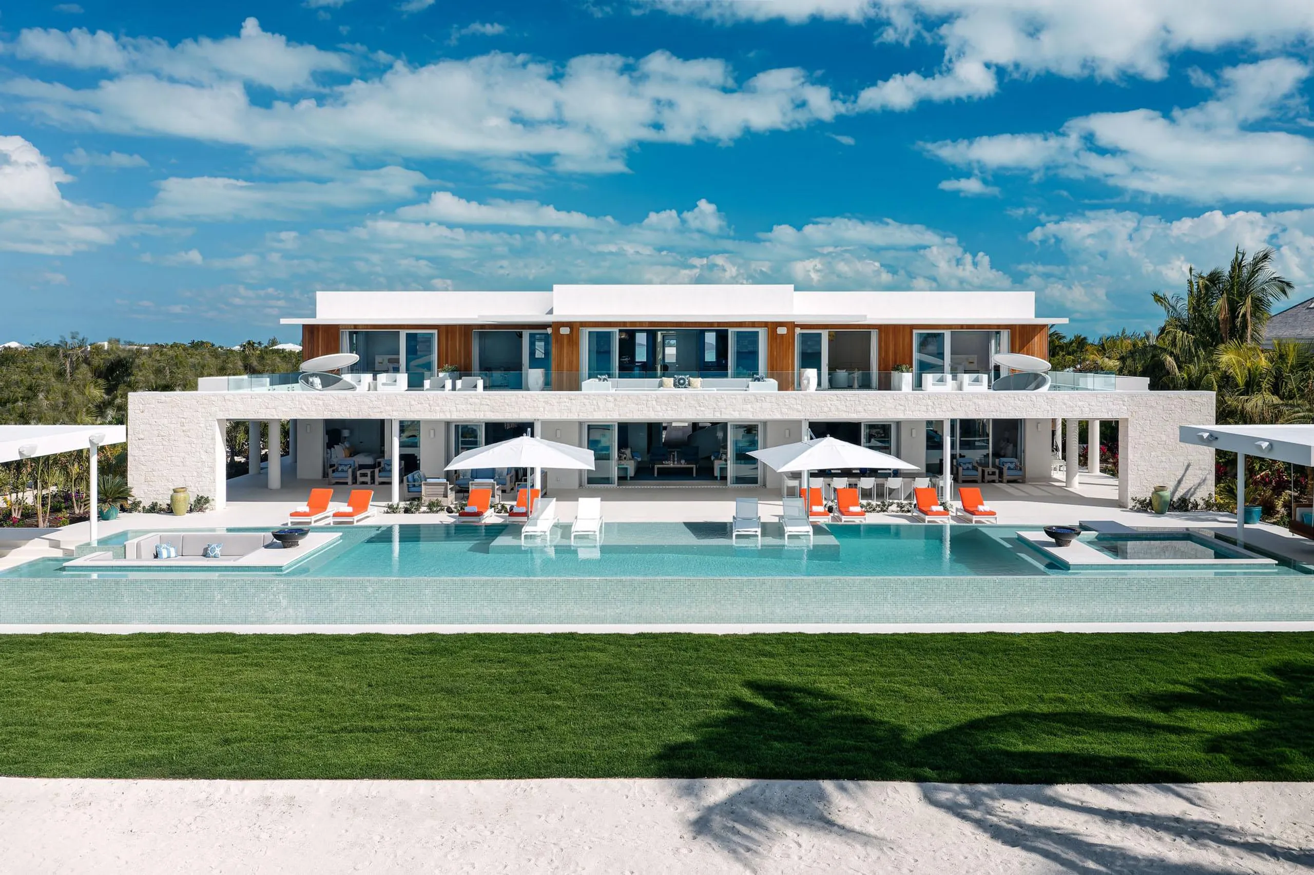 Exceptional OceanFront Estate with Private Pool and Azure Seas — photograph 5