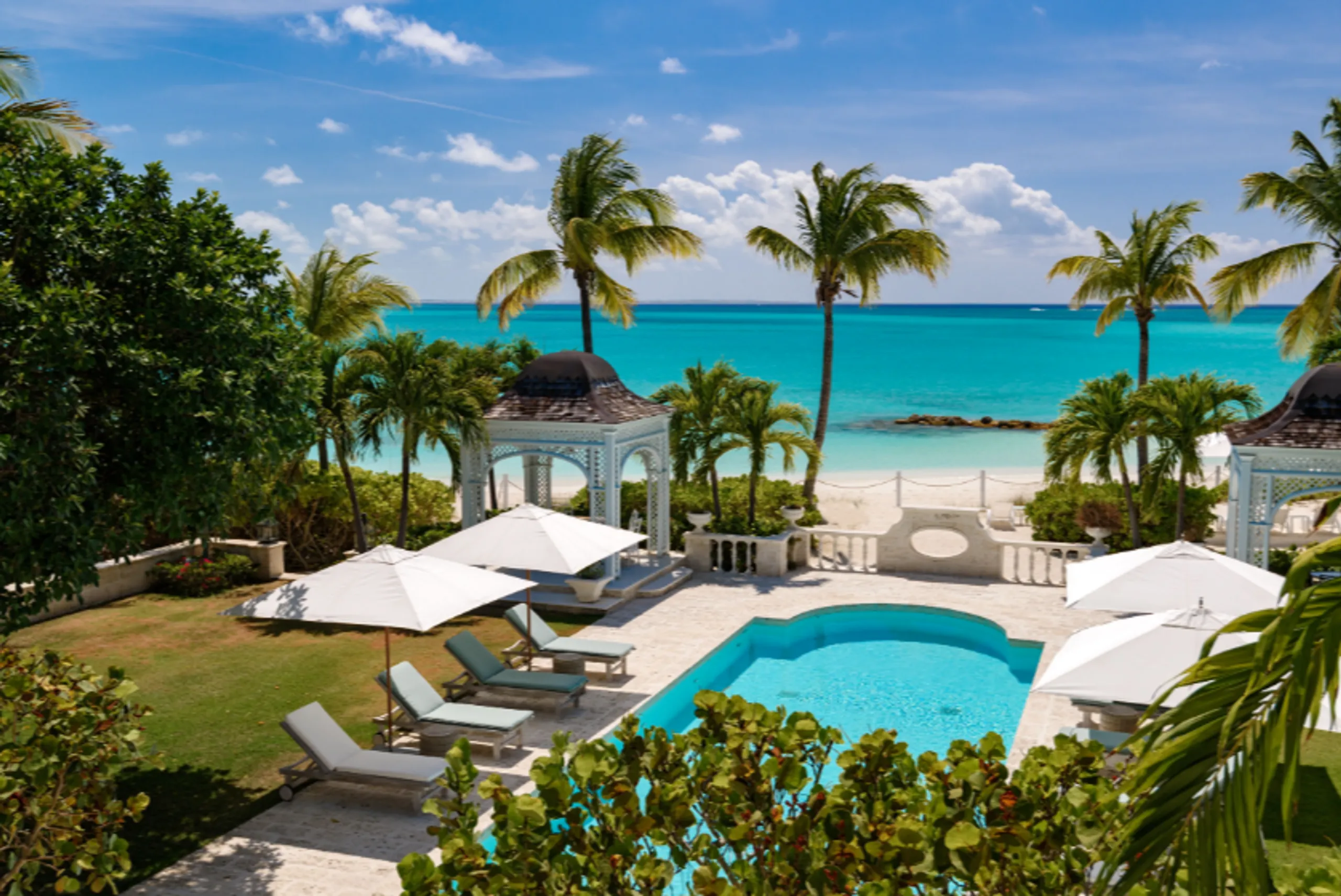 Ocean Front Grand Luxury Oasis with Private Pool and Ocean Views, Leeward Settlement