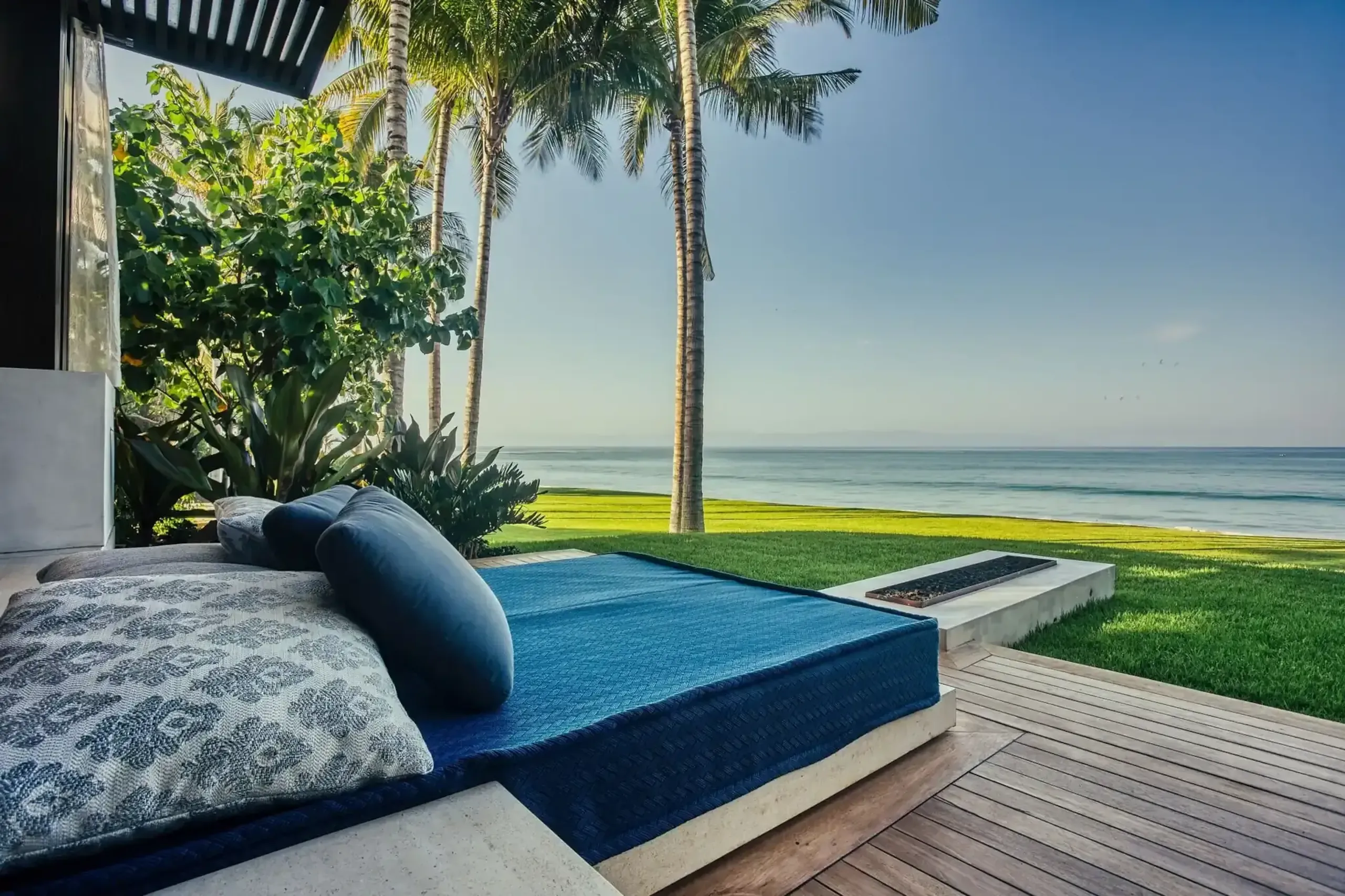 Splendid Ranchos Estates Beachfront Villa with Private Pool and Beach Views — photograph 5