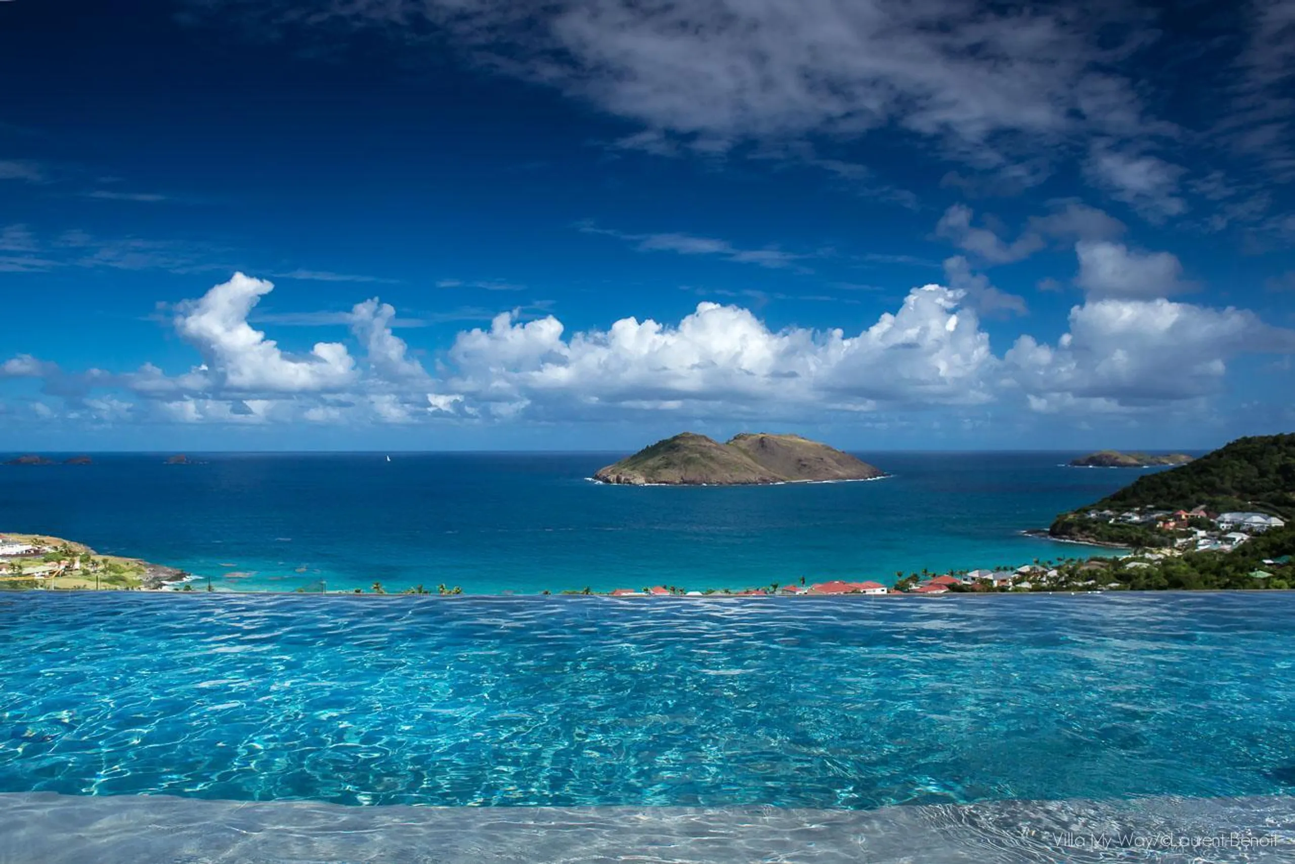 Contemporary Colombier Oceanview Villa with Infinity Pool and Fitness Room — photograph 4