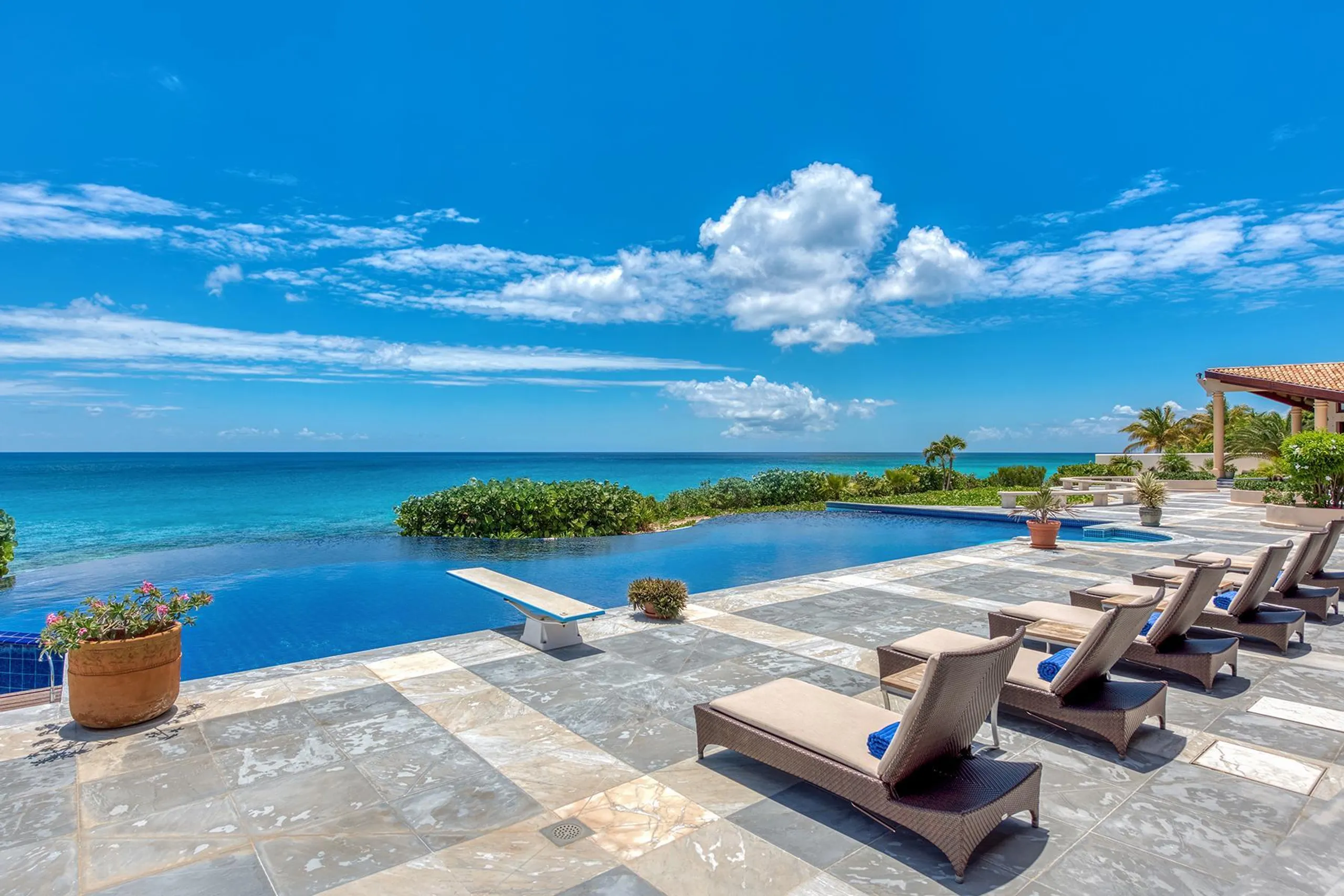 State-of-the-art Villa in Terress Basses with Large Infinity Pool and Beachfront Access — photograph 2