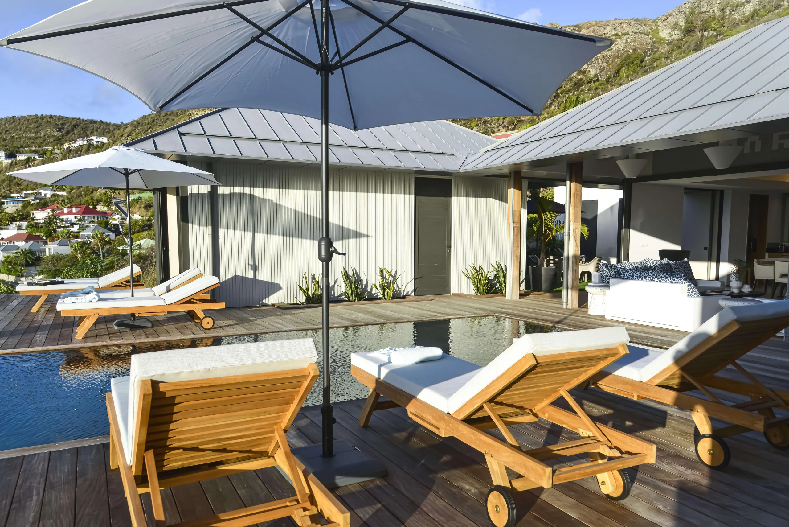 Serene St Barts Luxe Villa with Bay and Hill Views with Infinity Pool — photograph 4