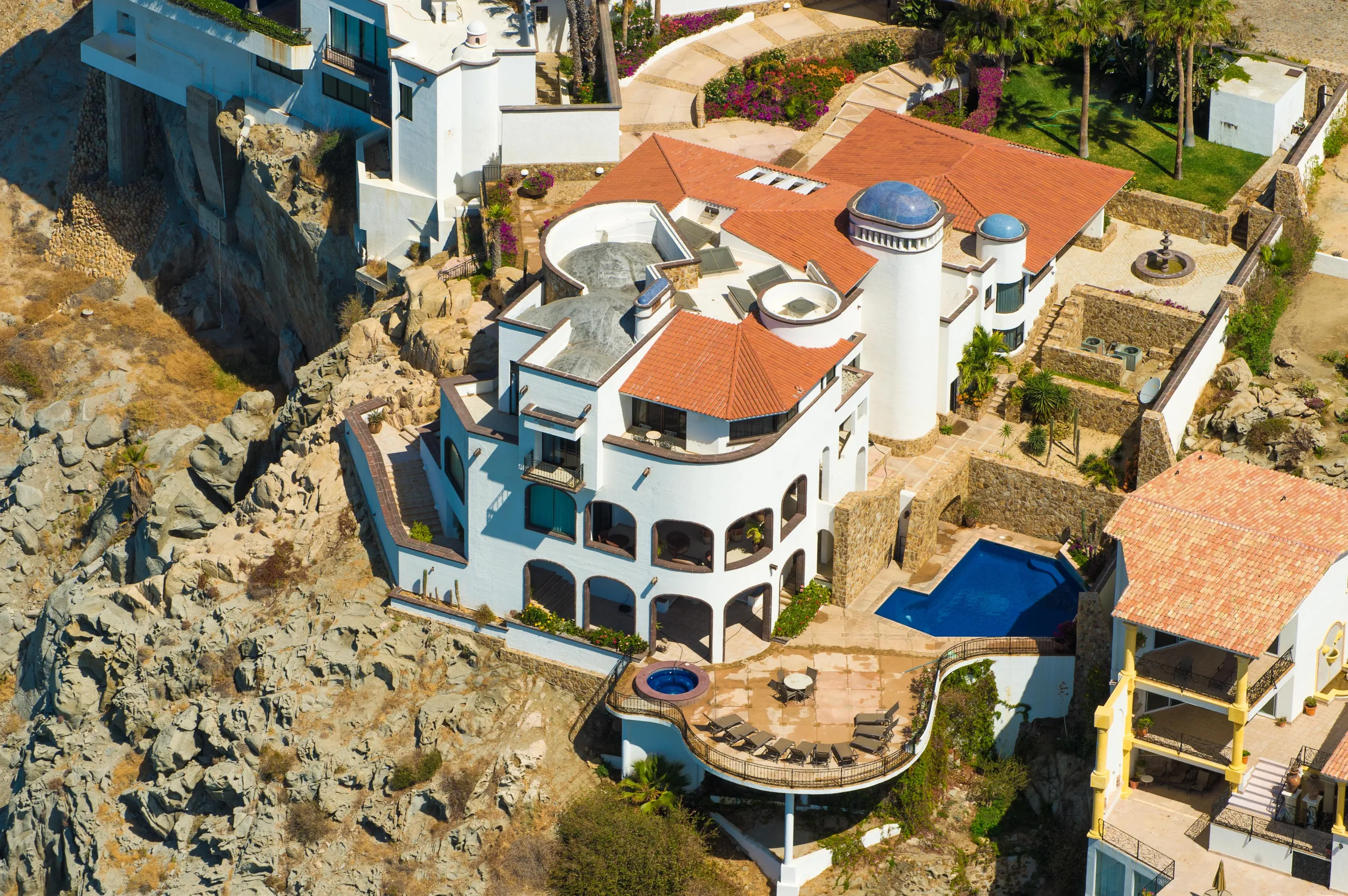 Grandiose Pedregal Villa with Pool and Majestic Views — photograph 4