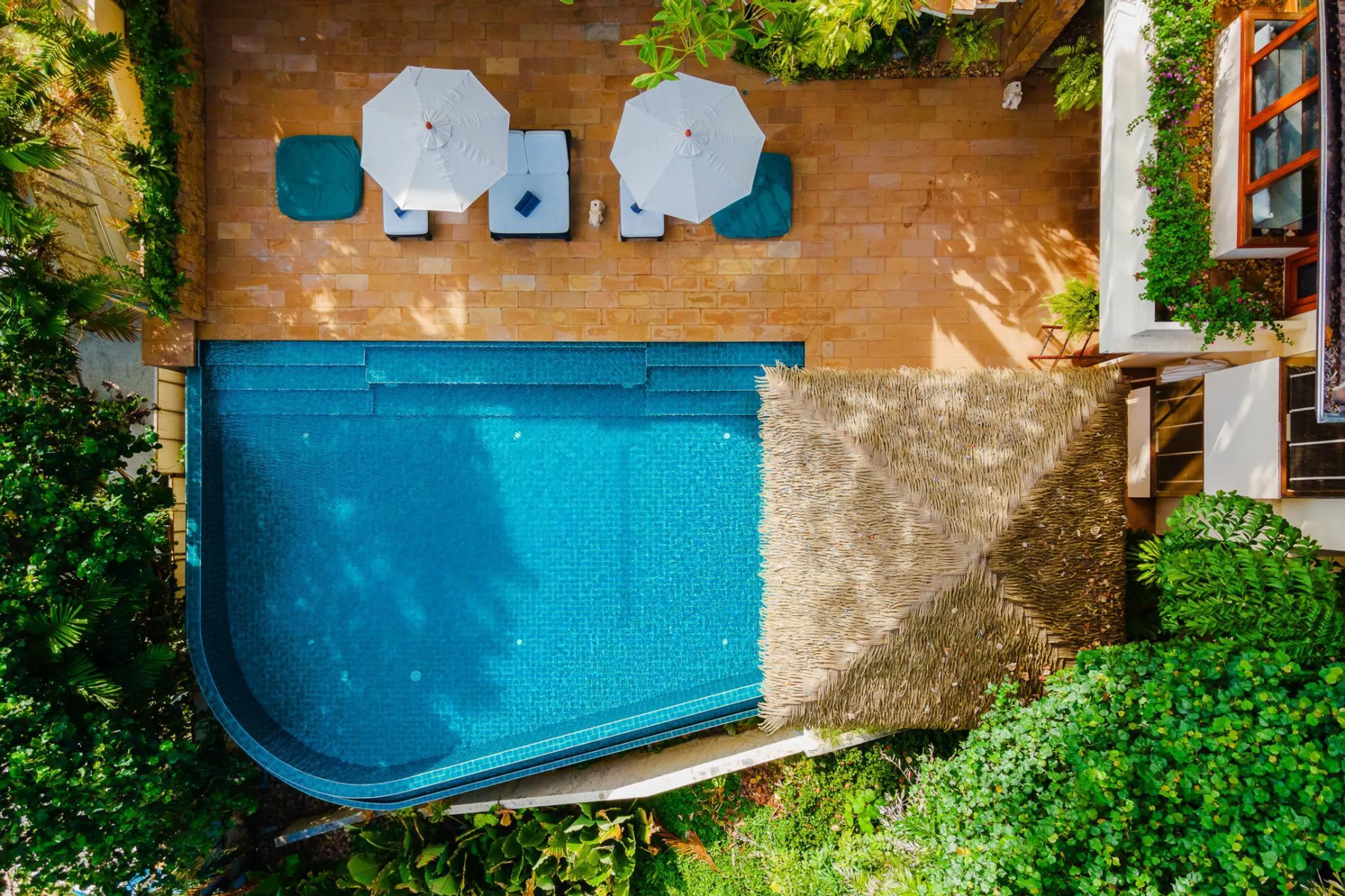 Majestic Phuket Villa with Infinity Pool — photograph 3
