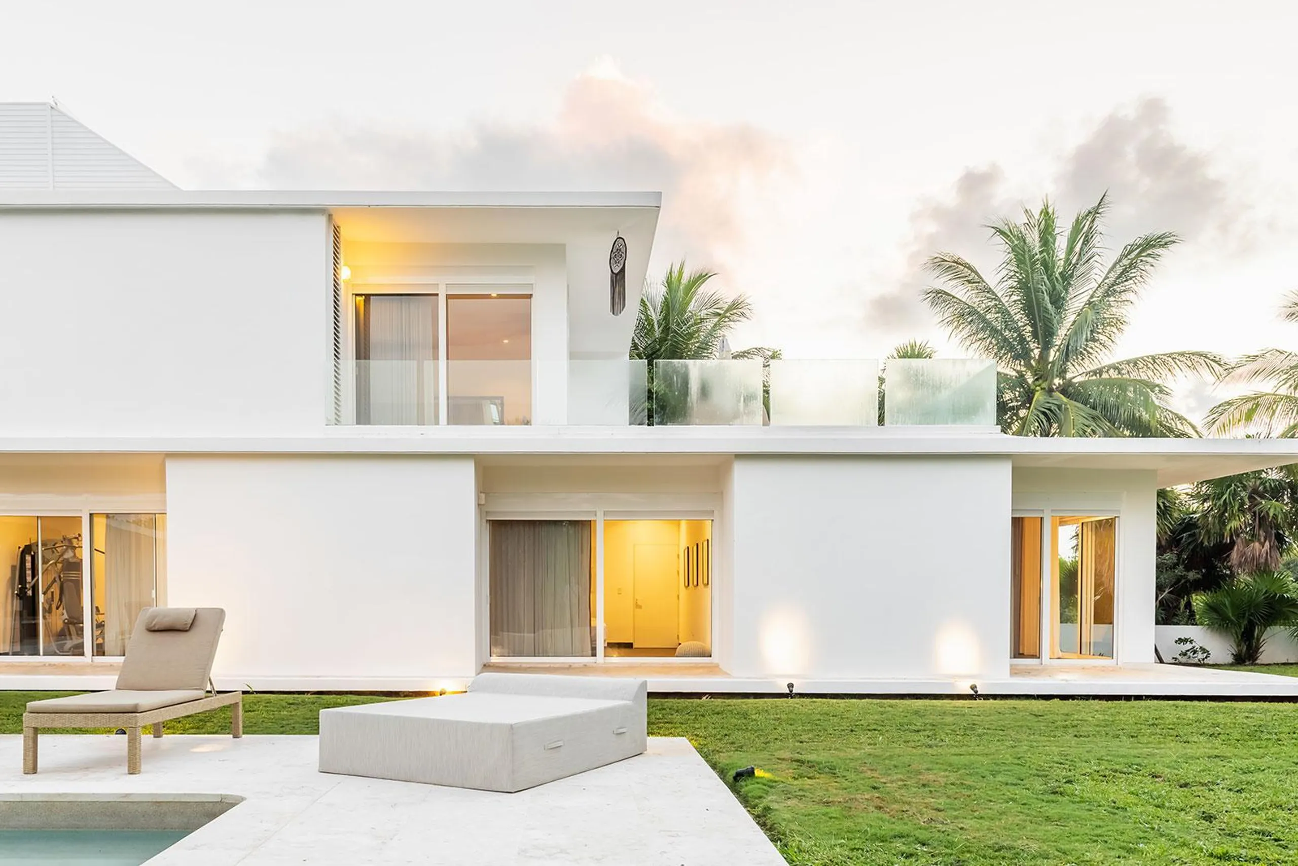 Modern Contemporary Luxe Villa with Private Pool for Tranquil Escapes — photograph 10