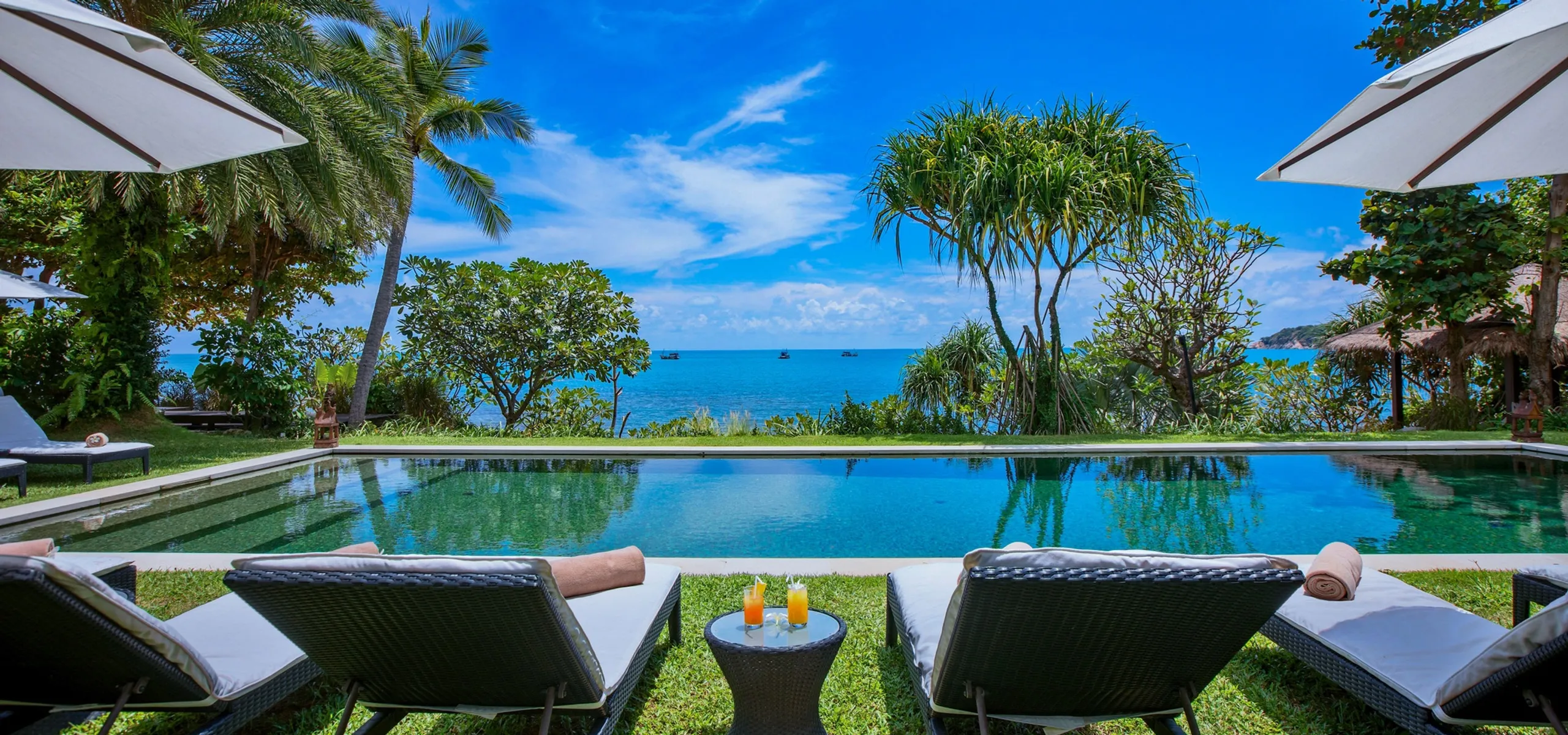 Fantastic Beachfront Retreat with 15.7 Meter Pool, Oversize Jacuzzi and Panoramic Sea Views — photograph 2