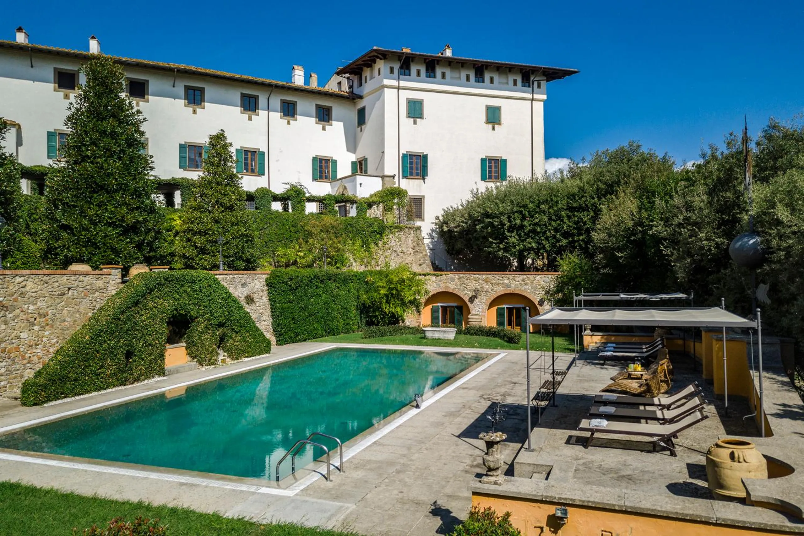 Elegant Tuscan Villa with Private Pool, and Panoramic Views in the Heart of Tuscany — photograph 3