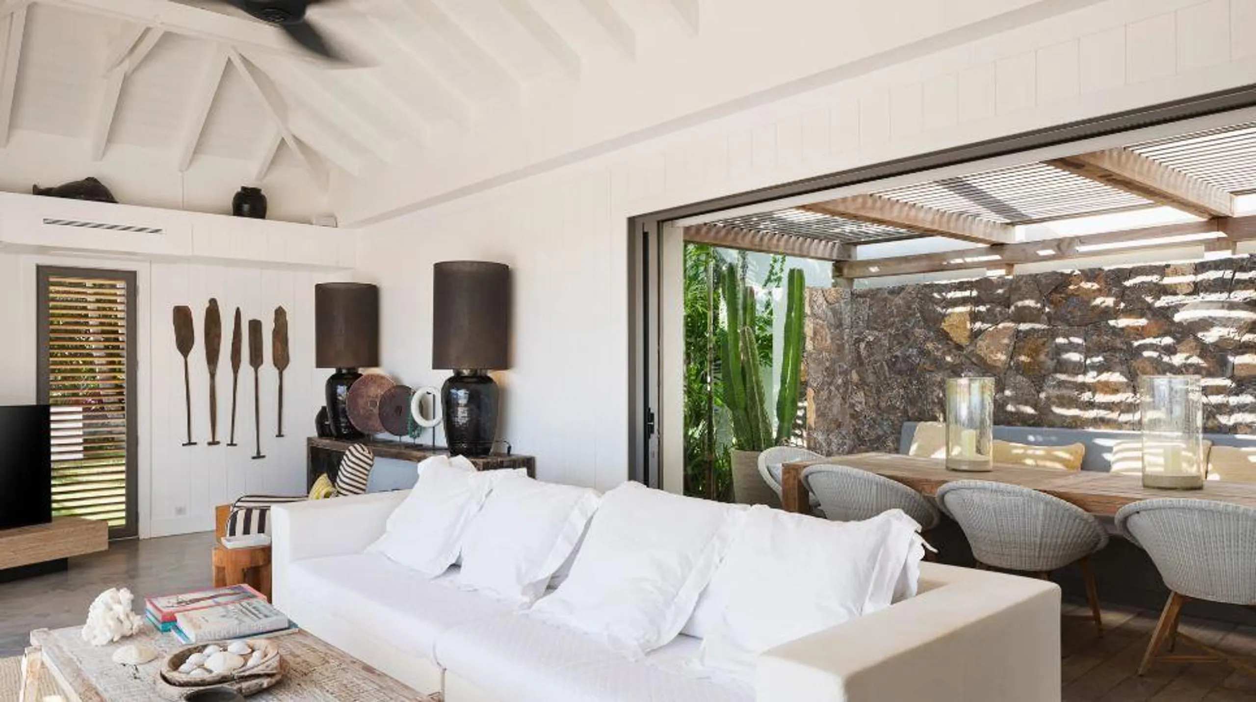 Chic Villa Stunning Ocean Views and Comfort in St-Barths — photograph 9