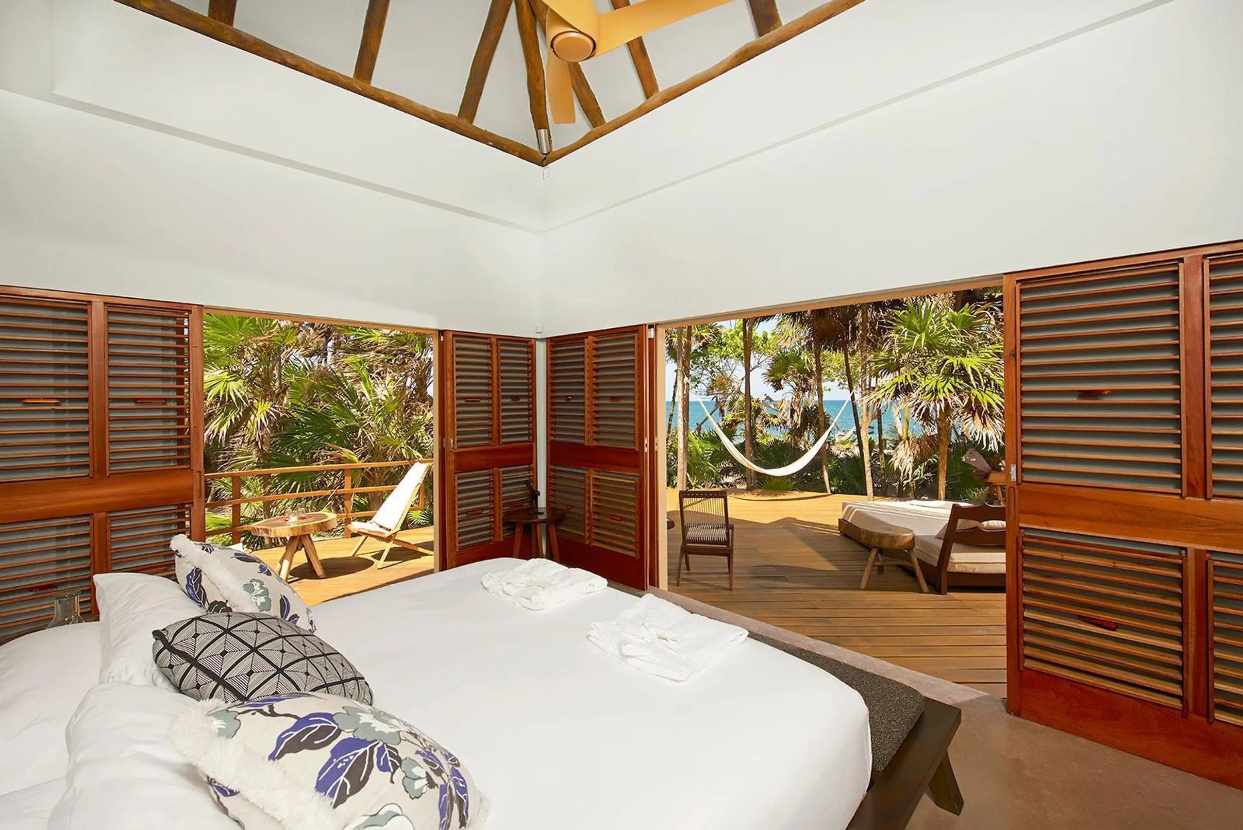 Contemporary Mayan Luxury with Private Pool and 100 Meters of Private Beachfront — photograph 10