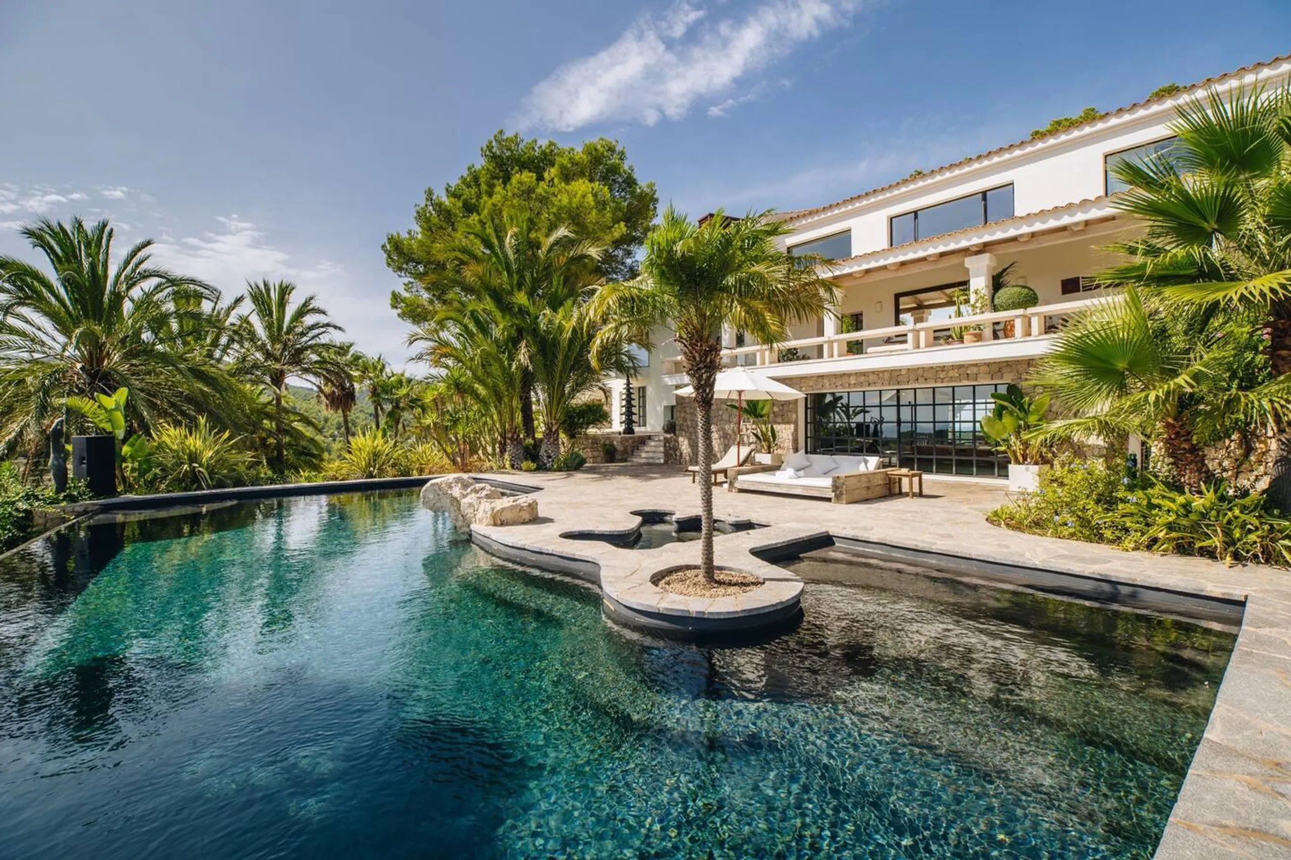 Captivating South Coast Villa with Pool and Breathtaking Views, Sant Josep De Sa Talaia