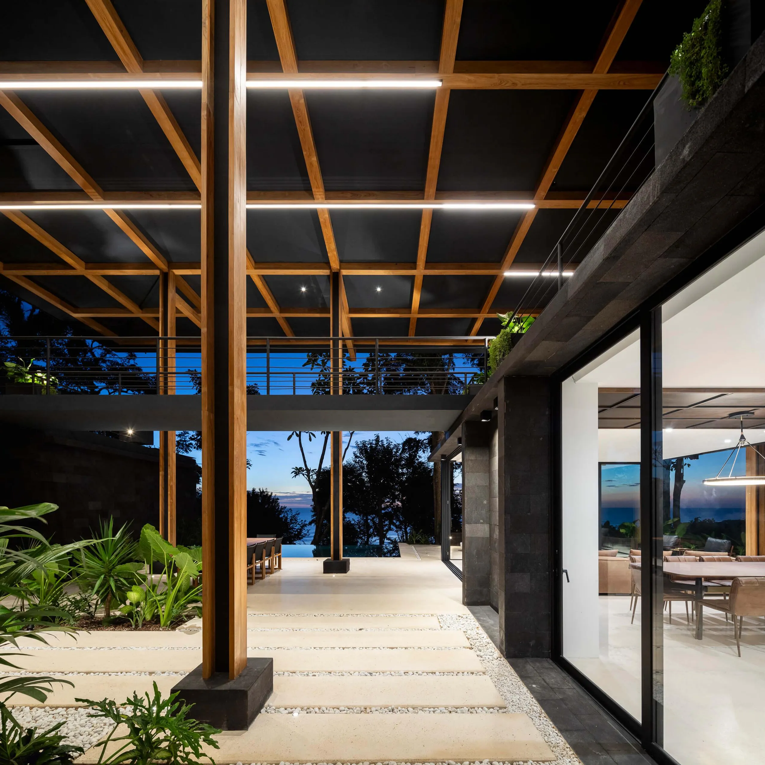 Santa Teresa's Finest Villa with Infinity Pool and Ocean Views — photograph 11