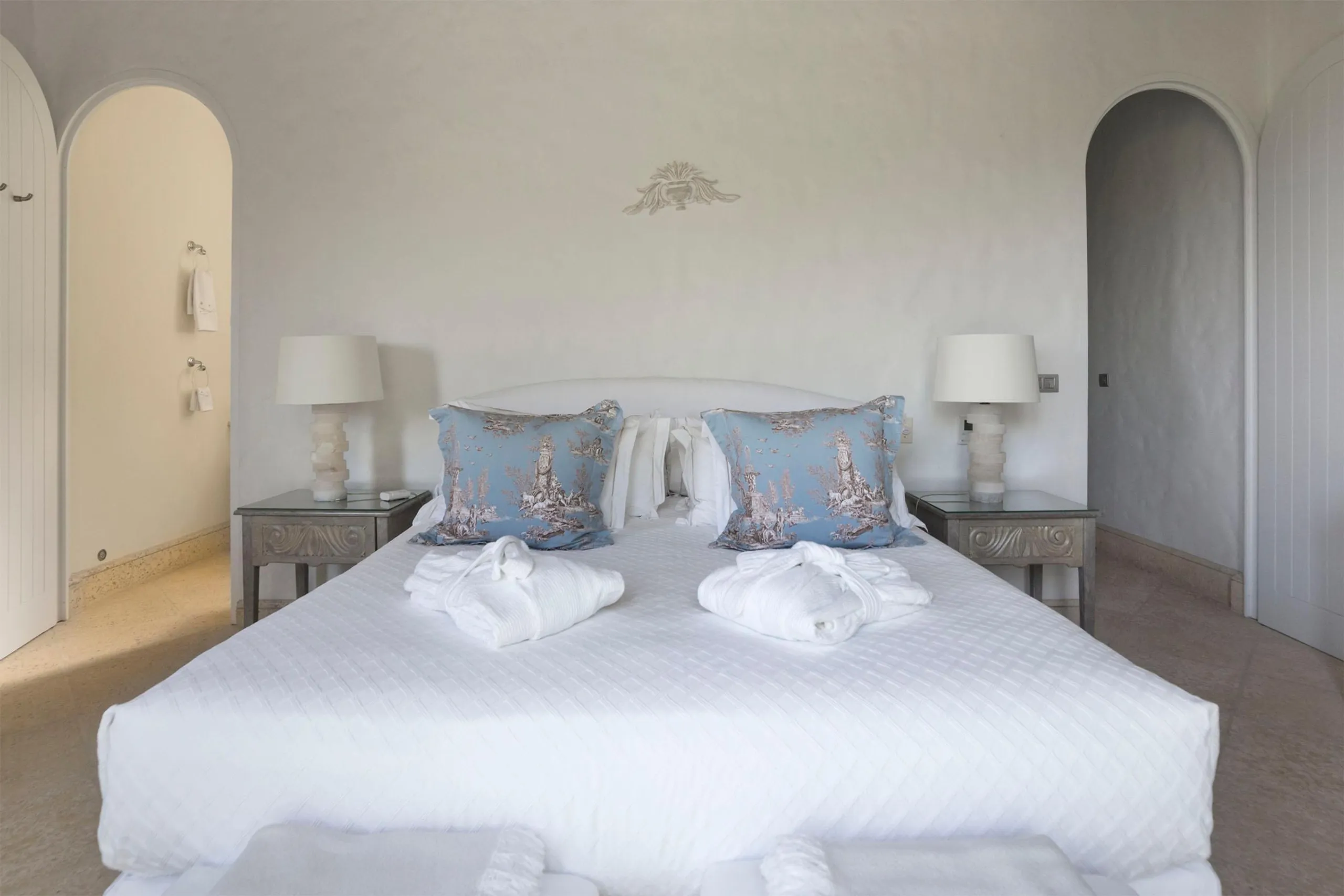 Elegant Seaview Villa with Private Pool and Garden Grounds — photograph 9