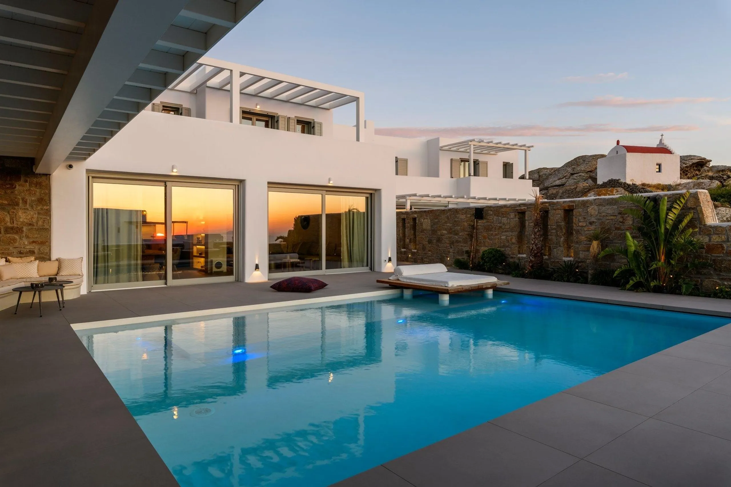 Serene Seaview Villa in Mykonos with Crystalline Pool — photograph 3