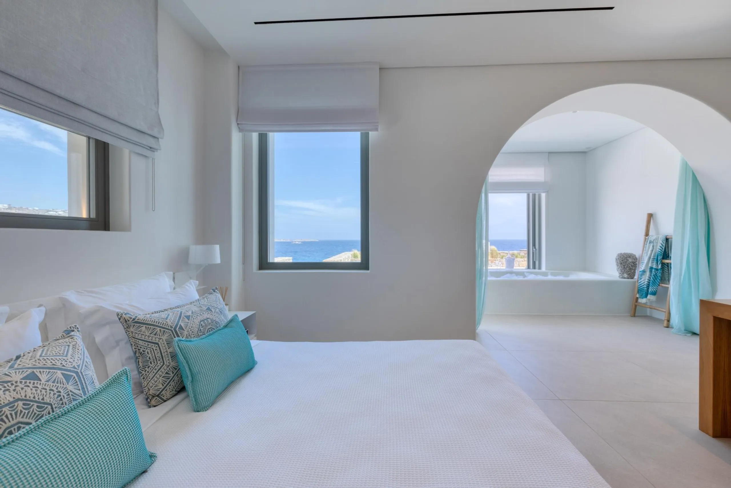 Serene Mykonos Estate with Invigorating Pool — photograph 12
