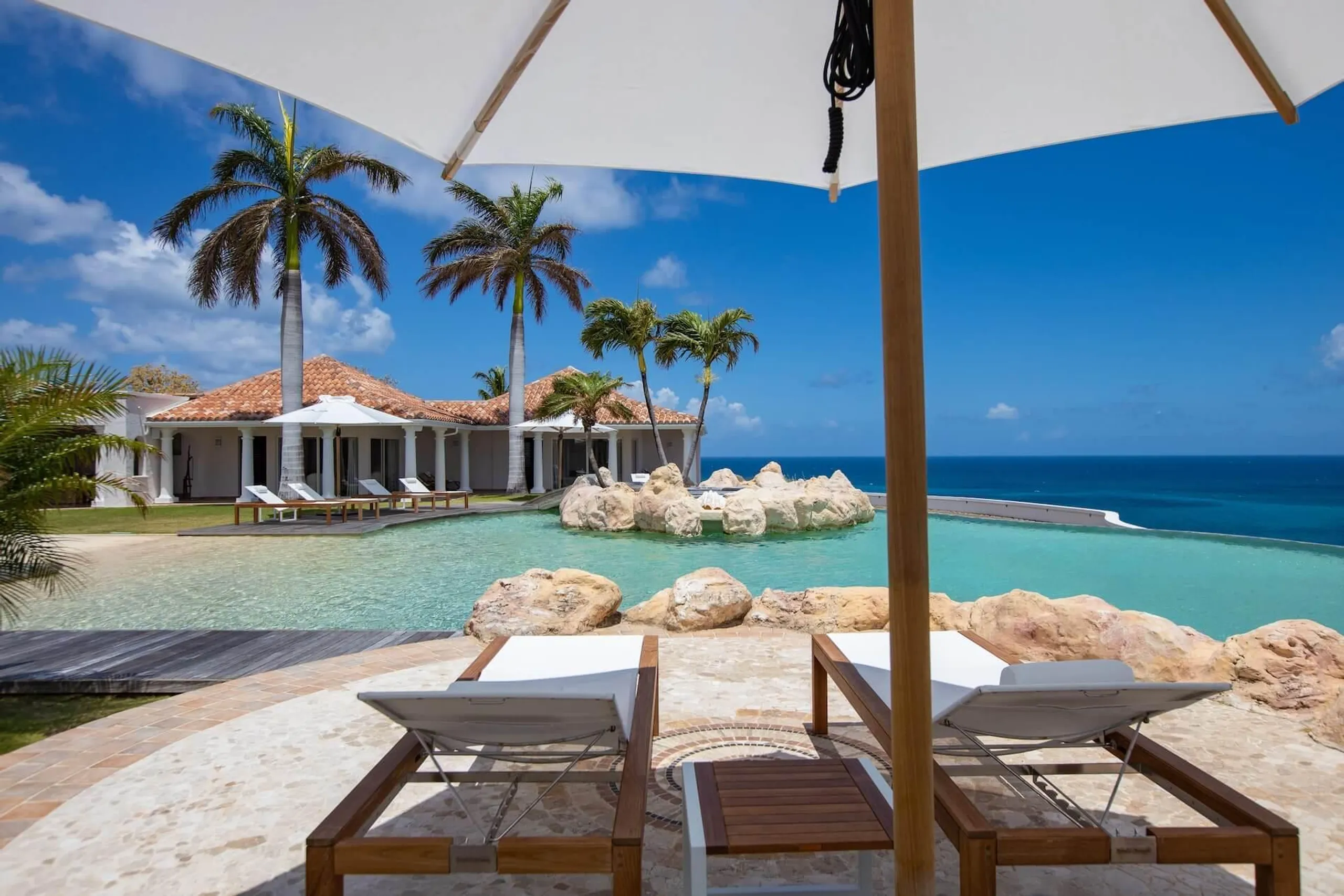 French Caribbean Style Grand Estate with Beautiful Infinity Pool and Ocean Views — photograph 11