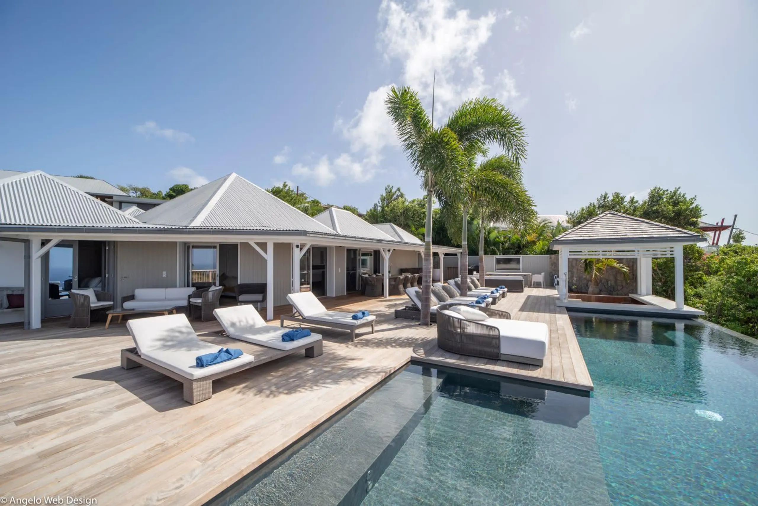 Chic Five-Bedroom Retreat with Infinity Pool, Jacuzzi, and Ocean Views — photograph 9