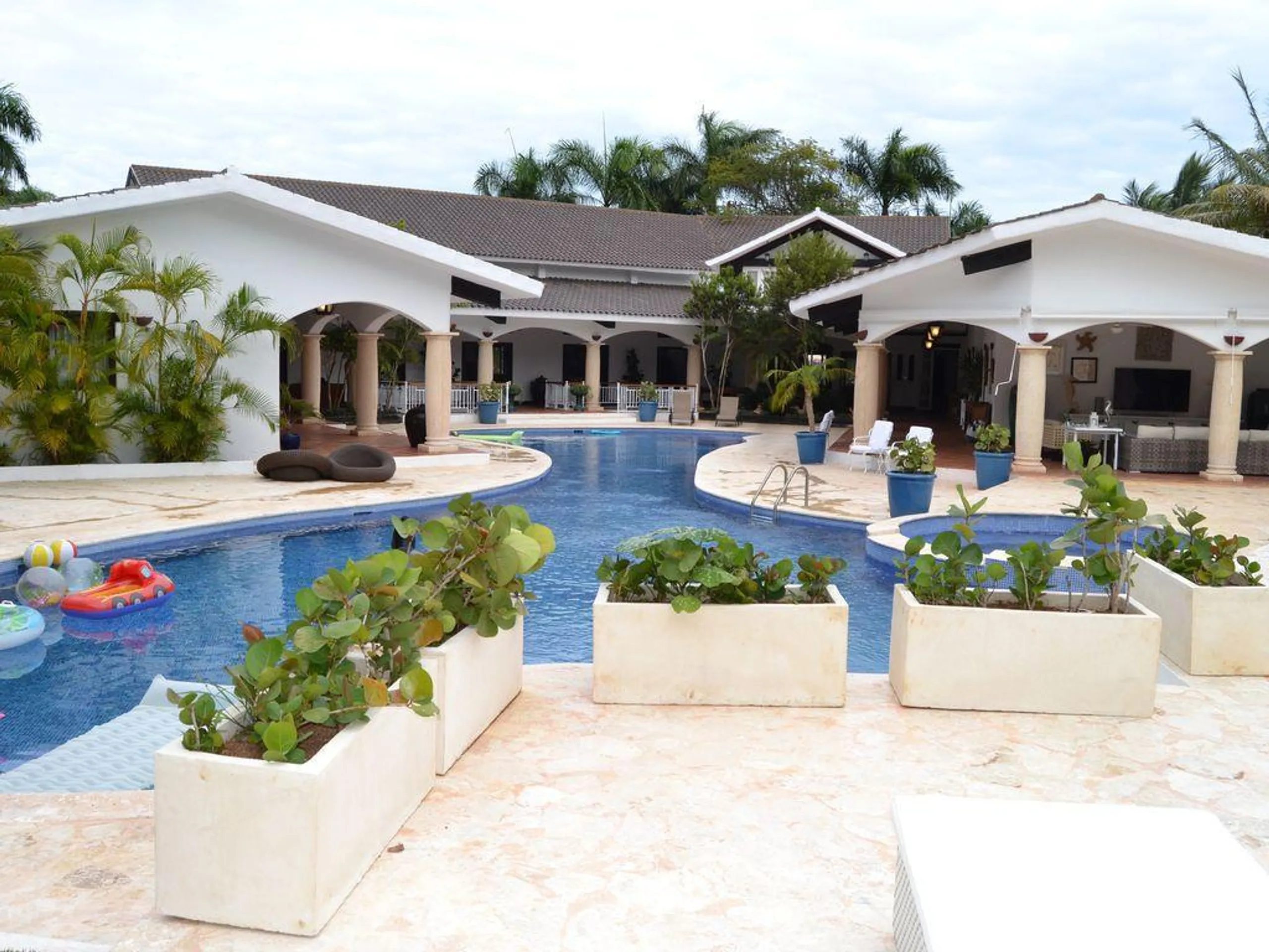 Elegant La Romana Villa with Private Pool and Garden Grounds, La Romana