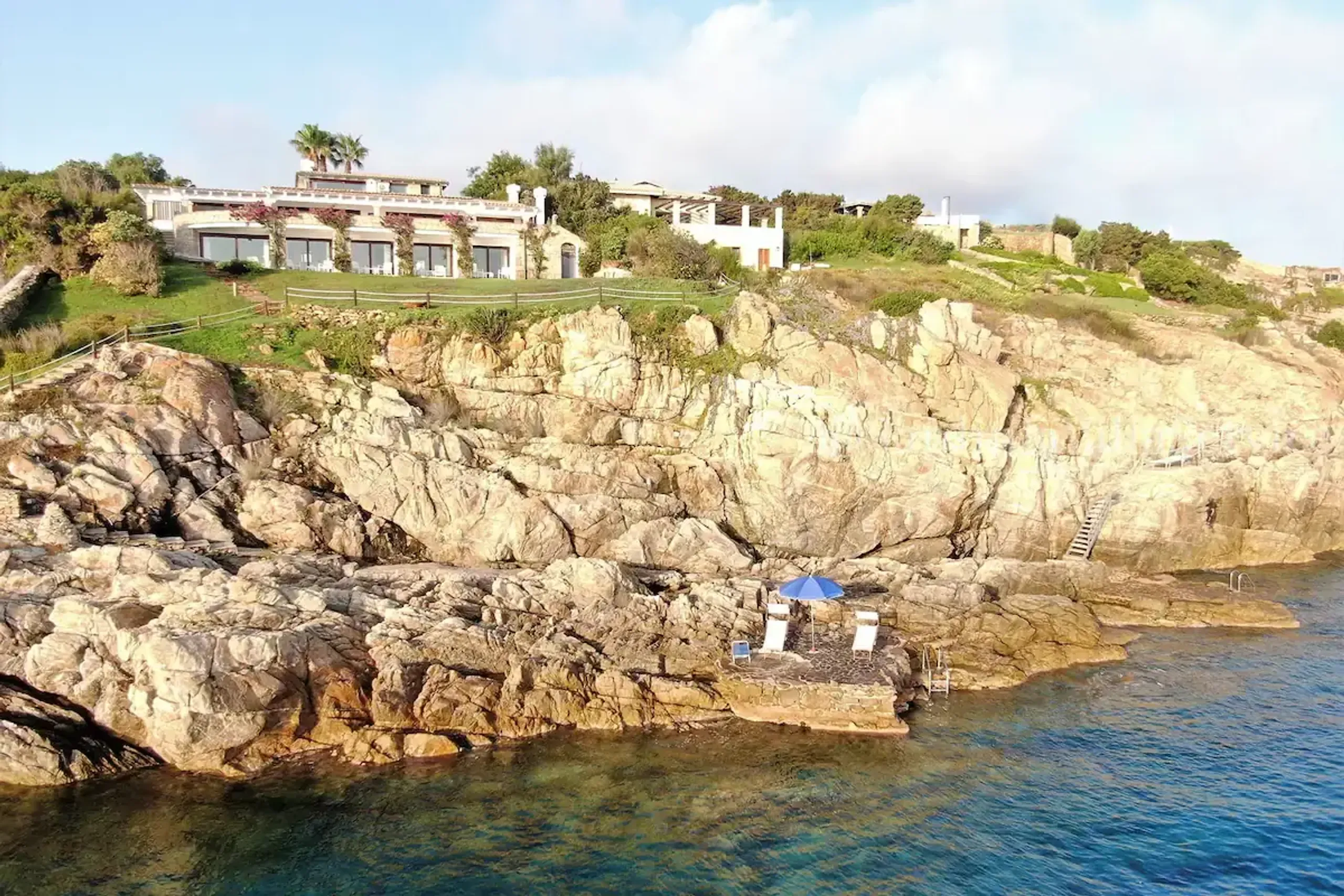 Charming Beachfront Villa With Breathtaking Views — photograph 7