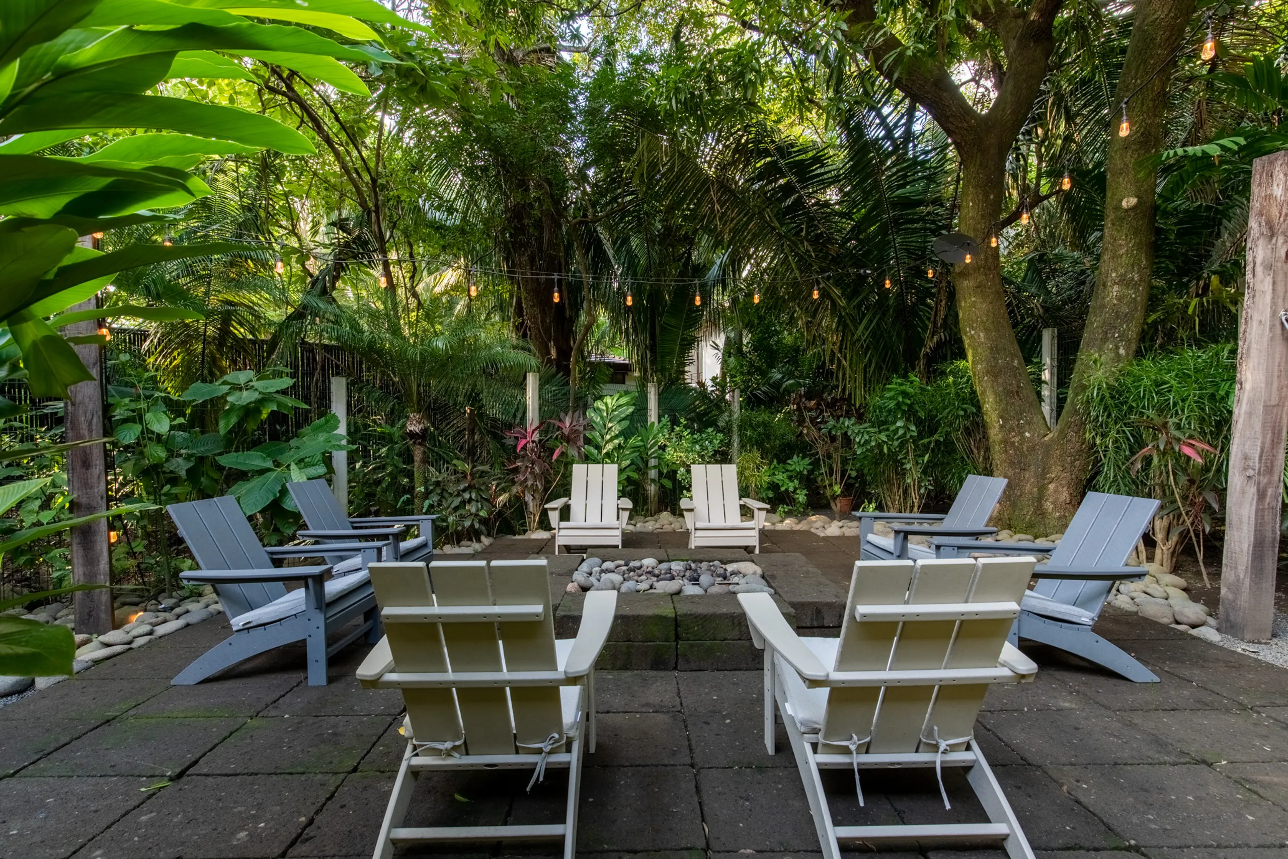 Elegant Colonial Styled Villa with Private Pool, and Lush Surroundings — photograph 3