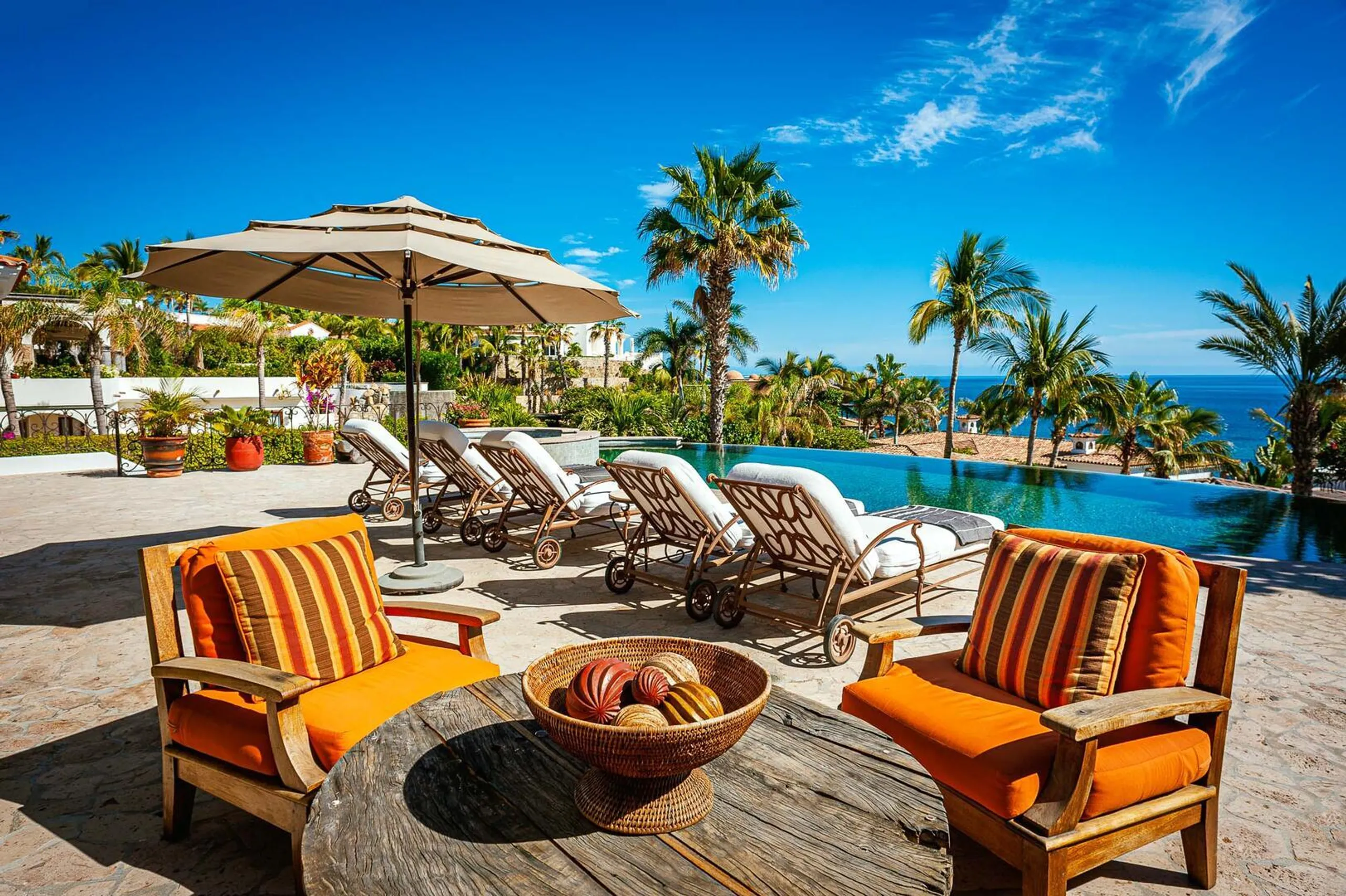 Sleek Villa Haven in Palmilla Caleta with Infinity Pool and Spectacular Sea of Cortez Vistas — photograph 2