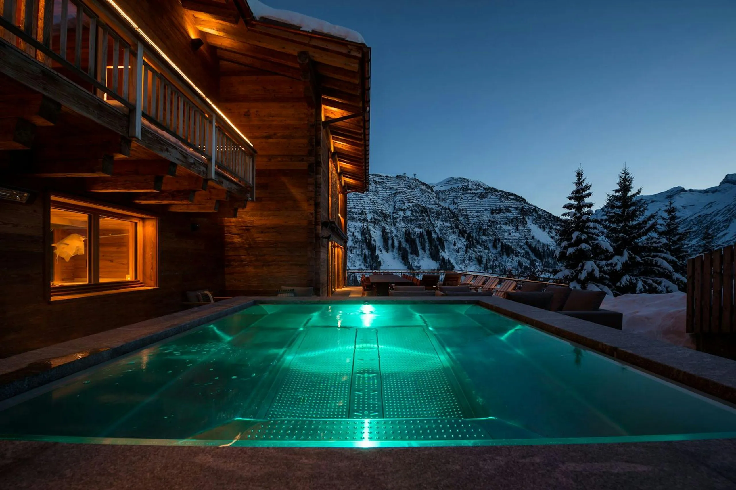 Ultra Luxe Chalet Altius with Commanding View and Luxury Amenities — photograph 7