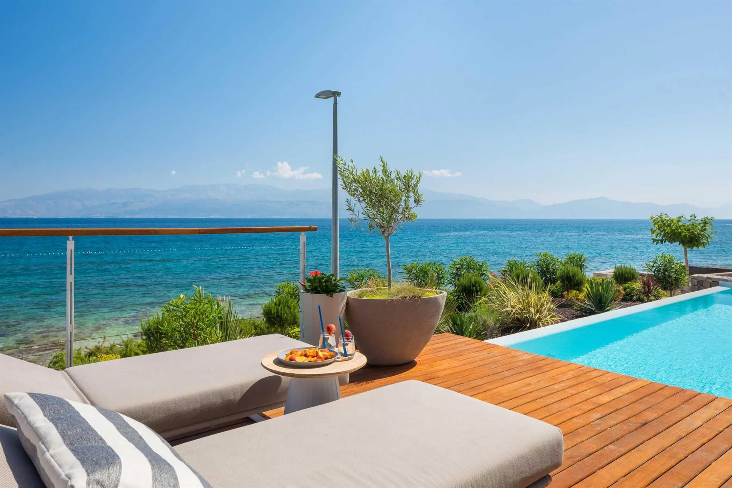 Refined Villa with Infinity Pool and Stunning Beaches — photograph 6
