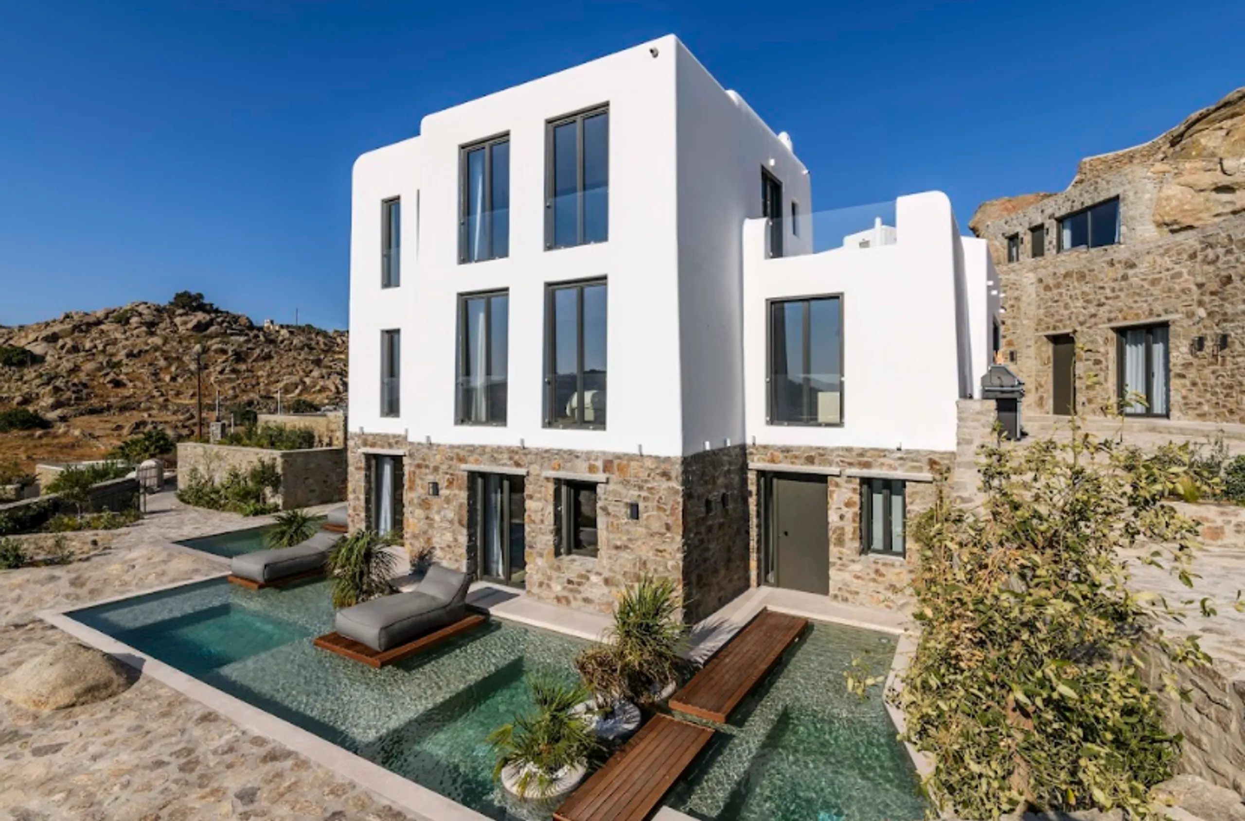 Contemporary Holiday Villa with Infinity Pool in Ornos — photograph 5