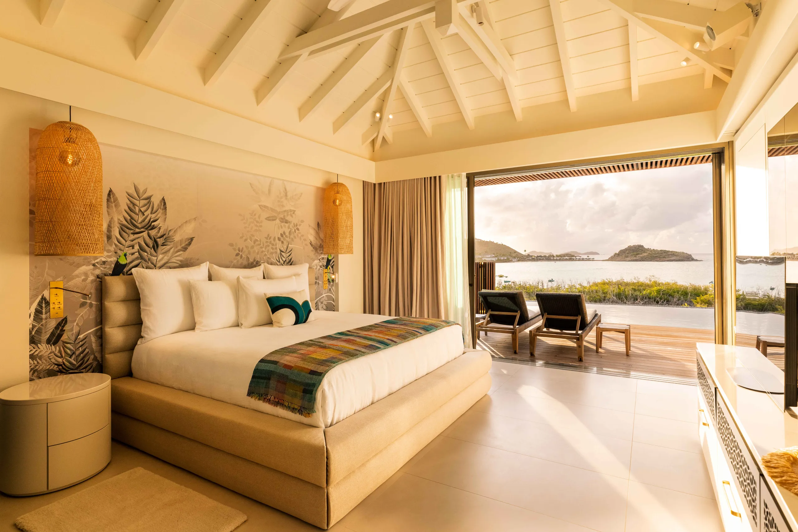 Modern 3BR Villa with Private Pool, Bar & Grand Cul-de-Sac Views — photograph 11