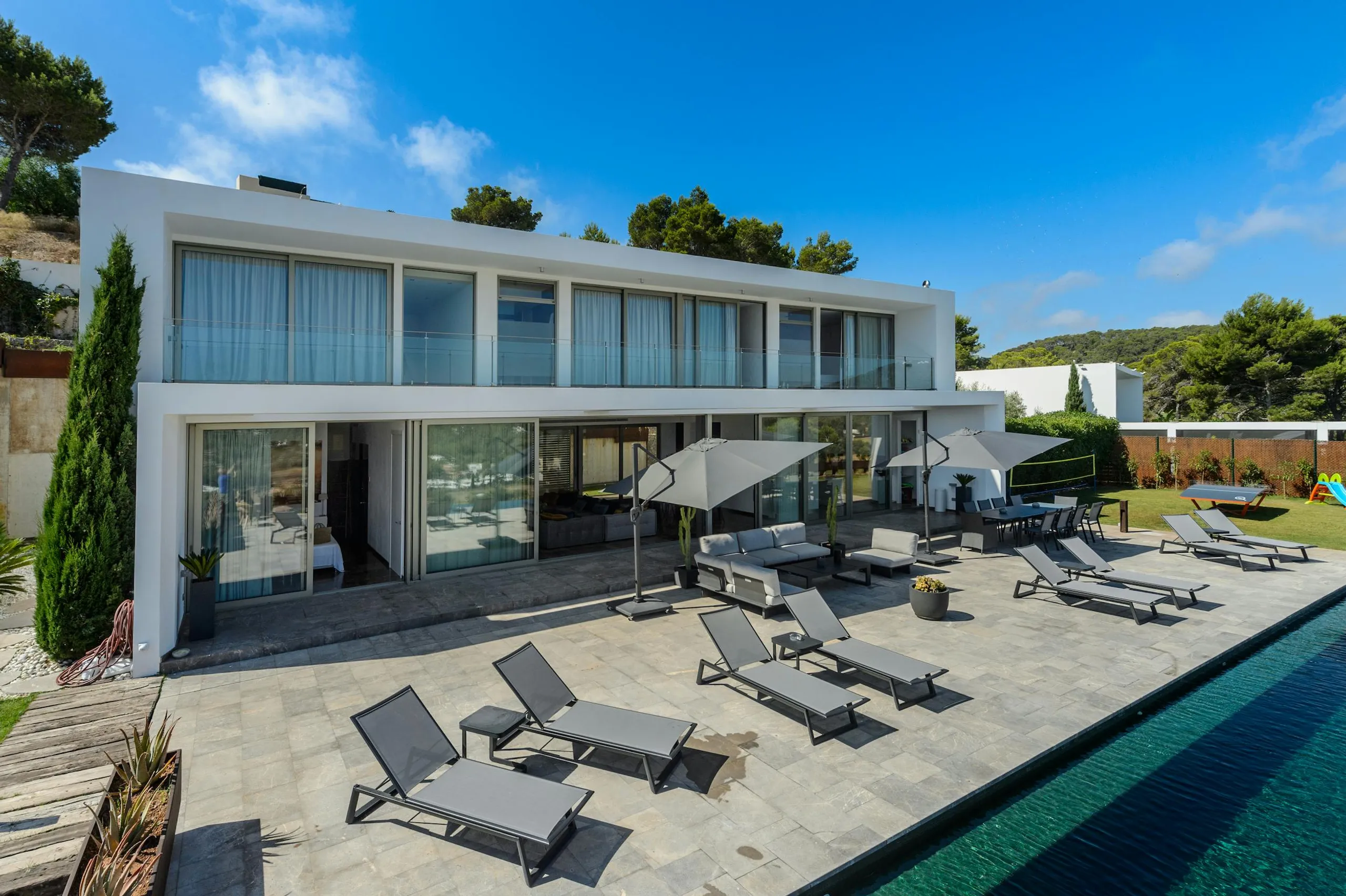 Serene Contemporary Villa in Ibiza with Infinity Pool and Panoramic Views — photograph 8