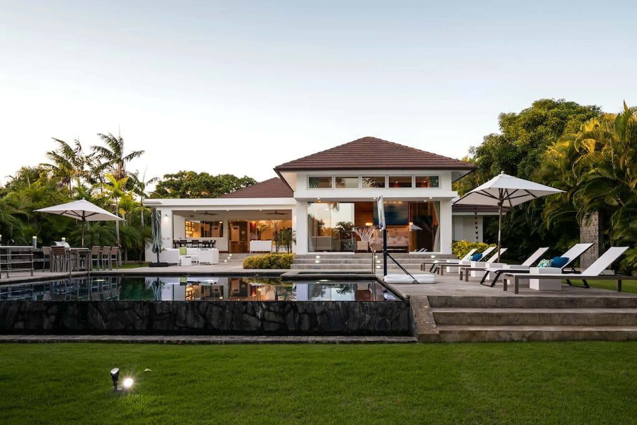 Relaxing La Ramana Estate with Private Pool, Jacuzzi, and Lush Garden Grounds — photograph 6