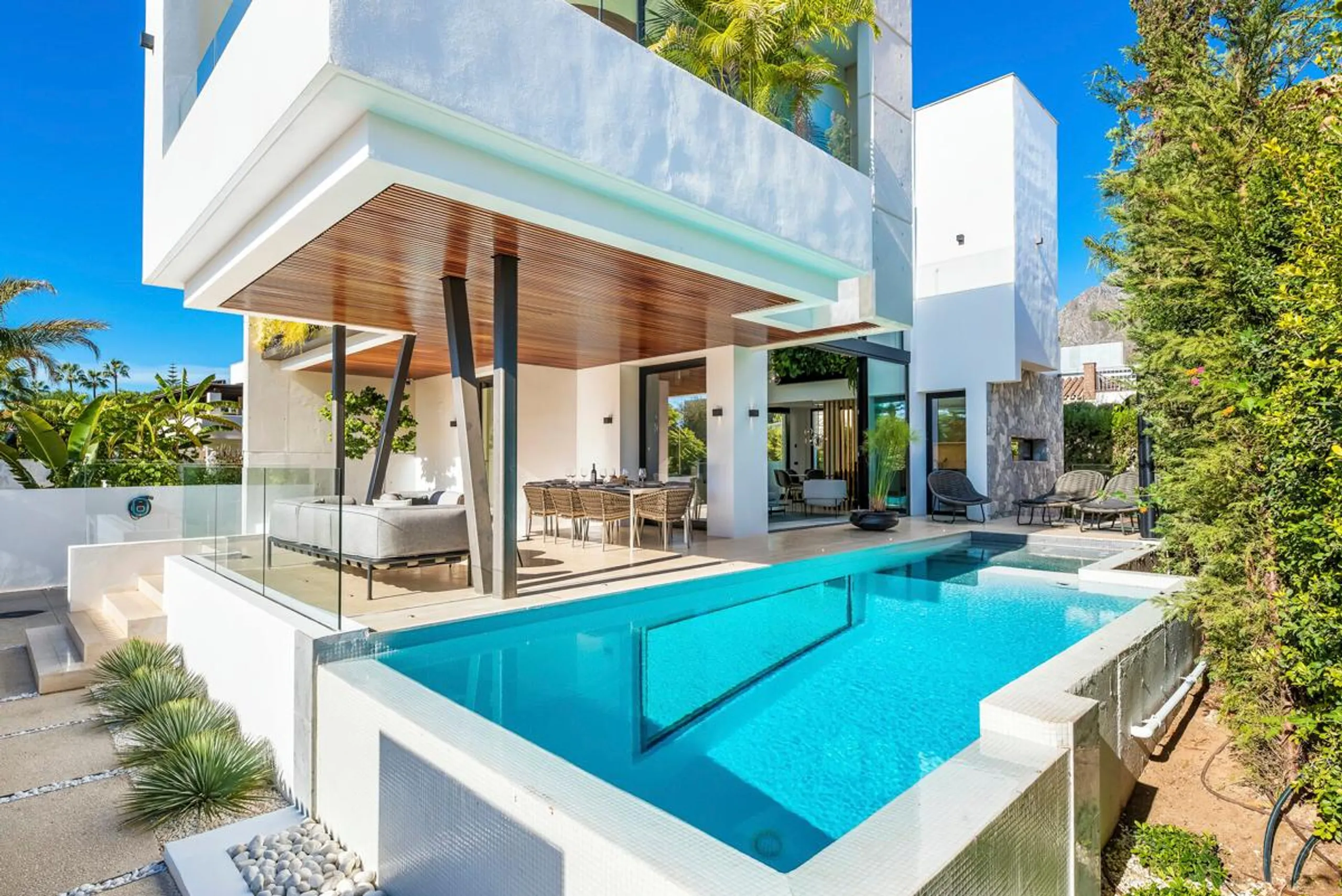 Opulent Modern Villa with Infinity Pool, Rooftop Terrace, and Stunning Views in Marbella, Marbella