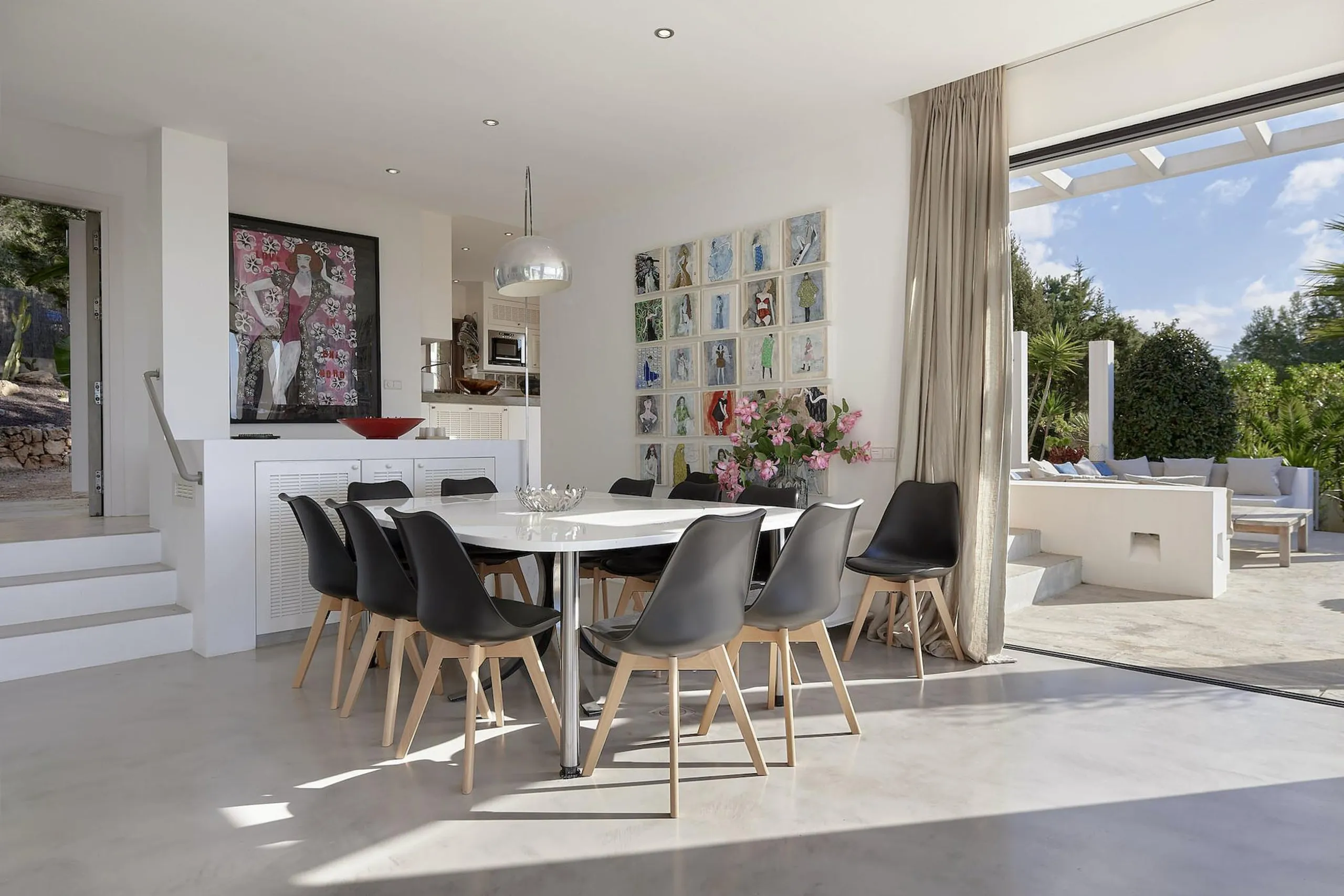 Stylish Ibiza Seaside Villa with Infinity Pool and Oceanview Dining — photograph 7