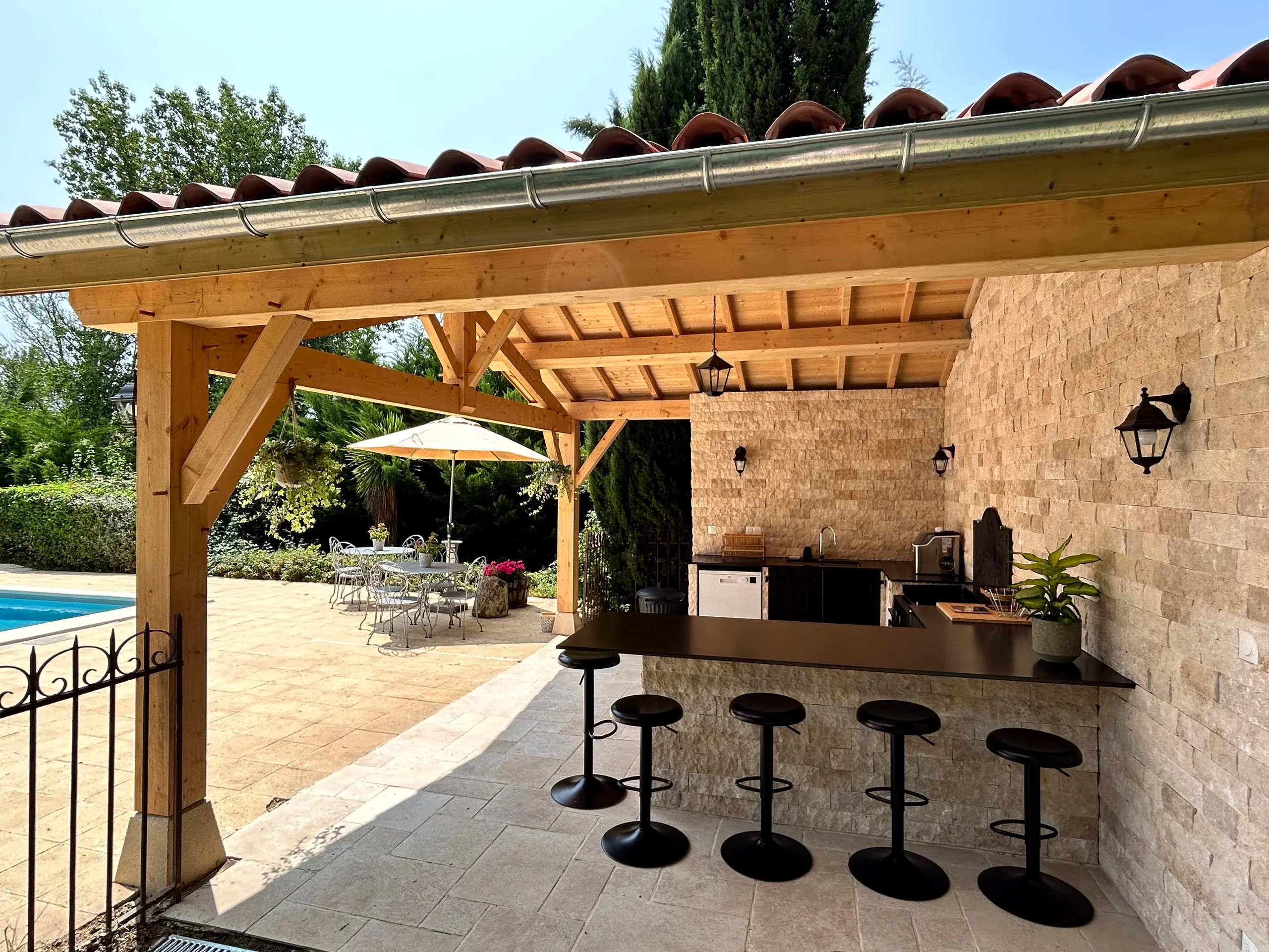 Gascony Hidden Luxury Retreat with 8-BR and Outdoor Pool — photograph 2