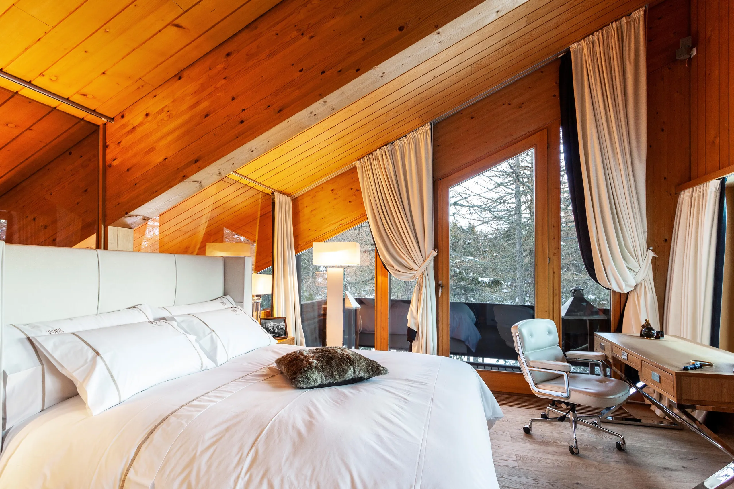 Unique Calming Chalet with Stunning Mountain Views of the Swiss Alps — photograph 2