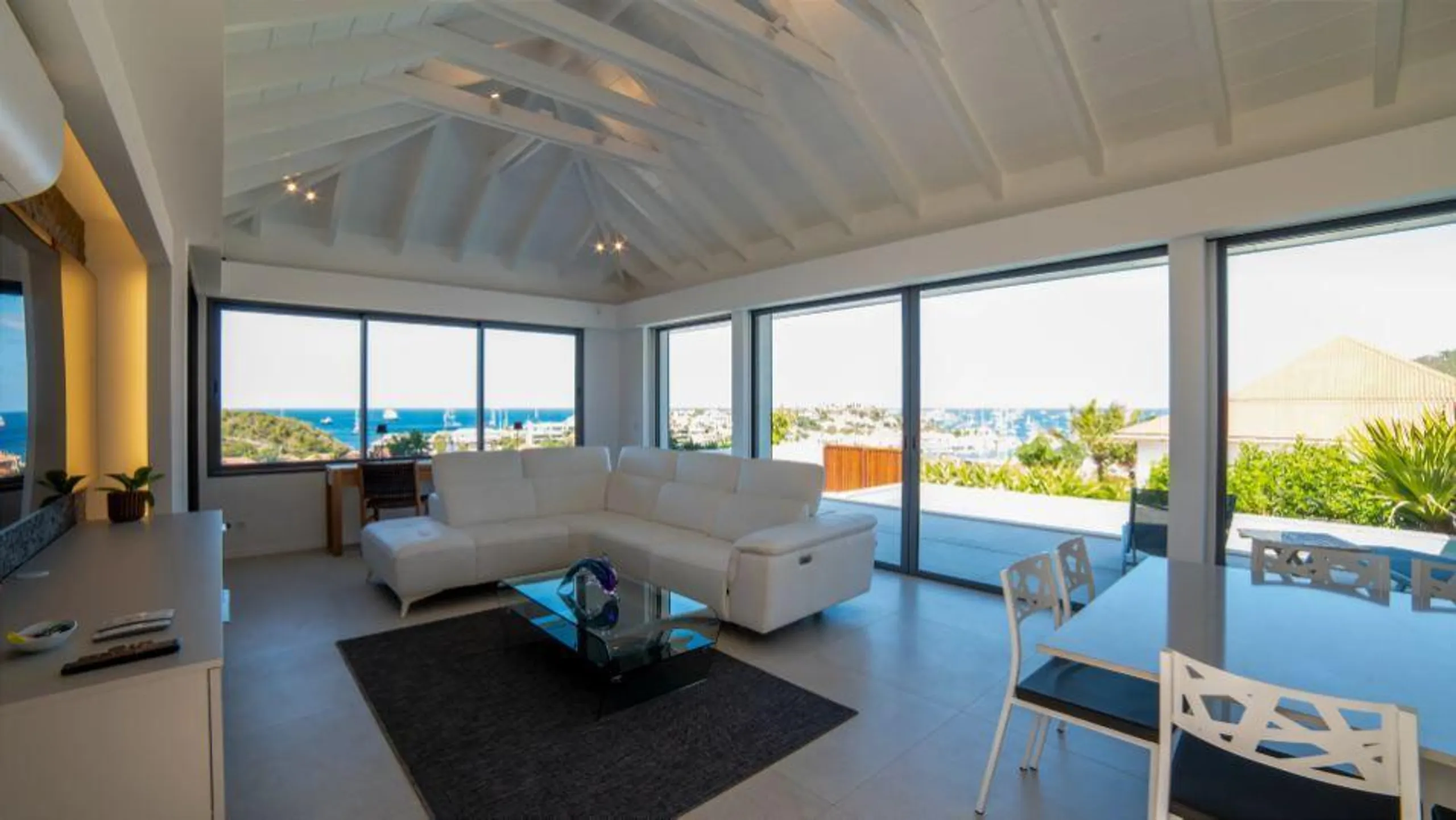 Serene Villa in Gustavia with Captivating Harbor View and Private Pool — photograph 11