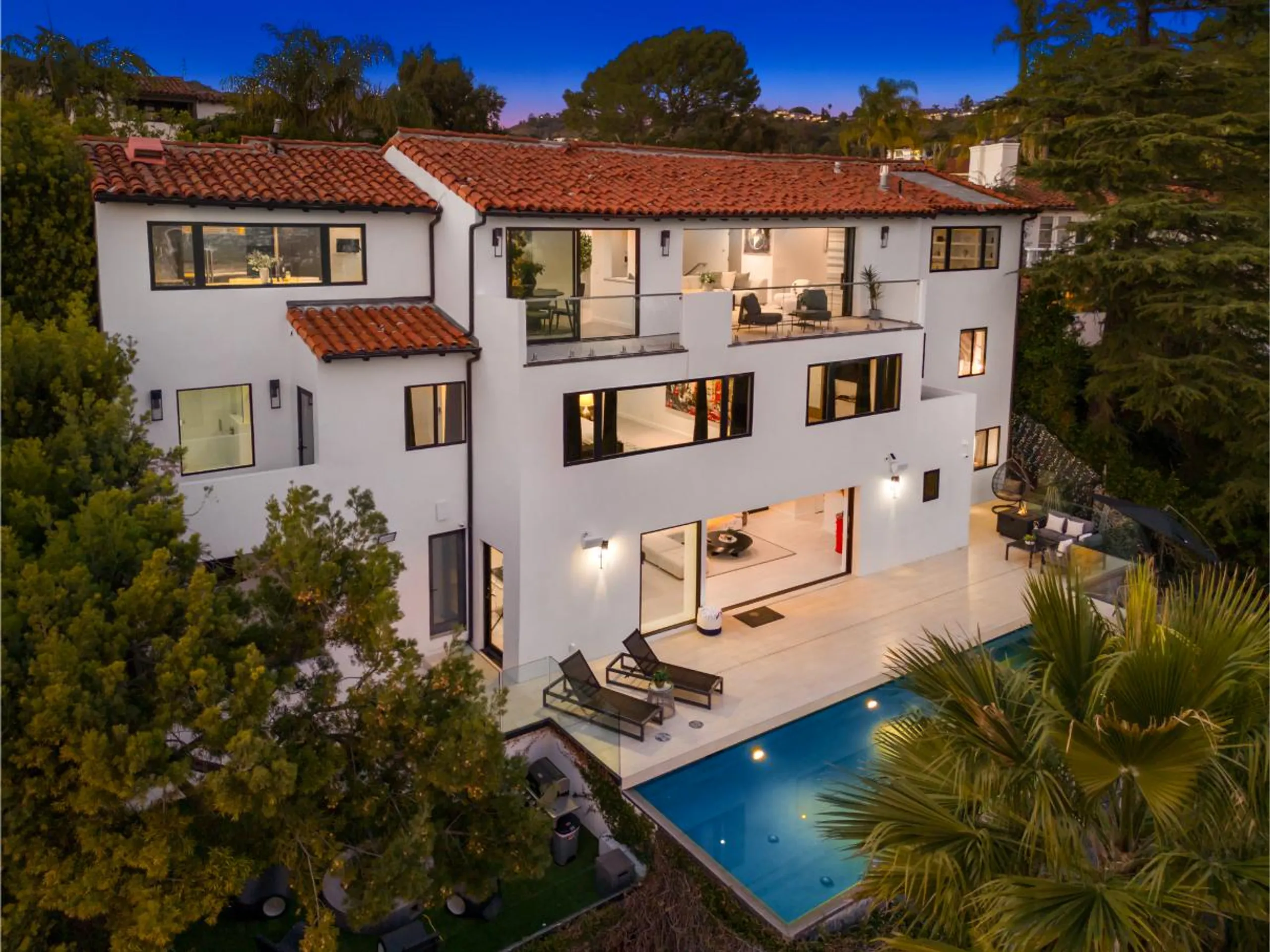 Magnificent Hollywood Hills Estate with Invigorating Pool, Hollywood Hills