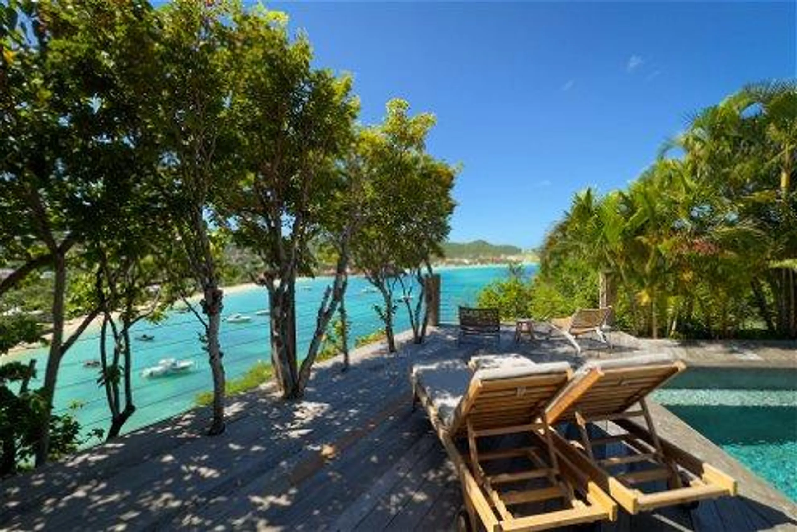 Stunning Four-Bedroom Villa with Private Pool and Bay View — photograph 3