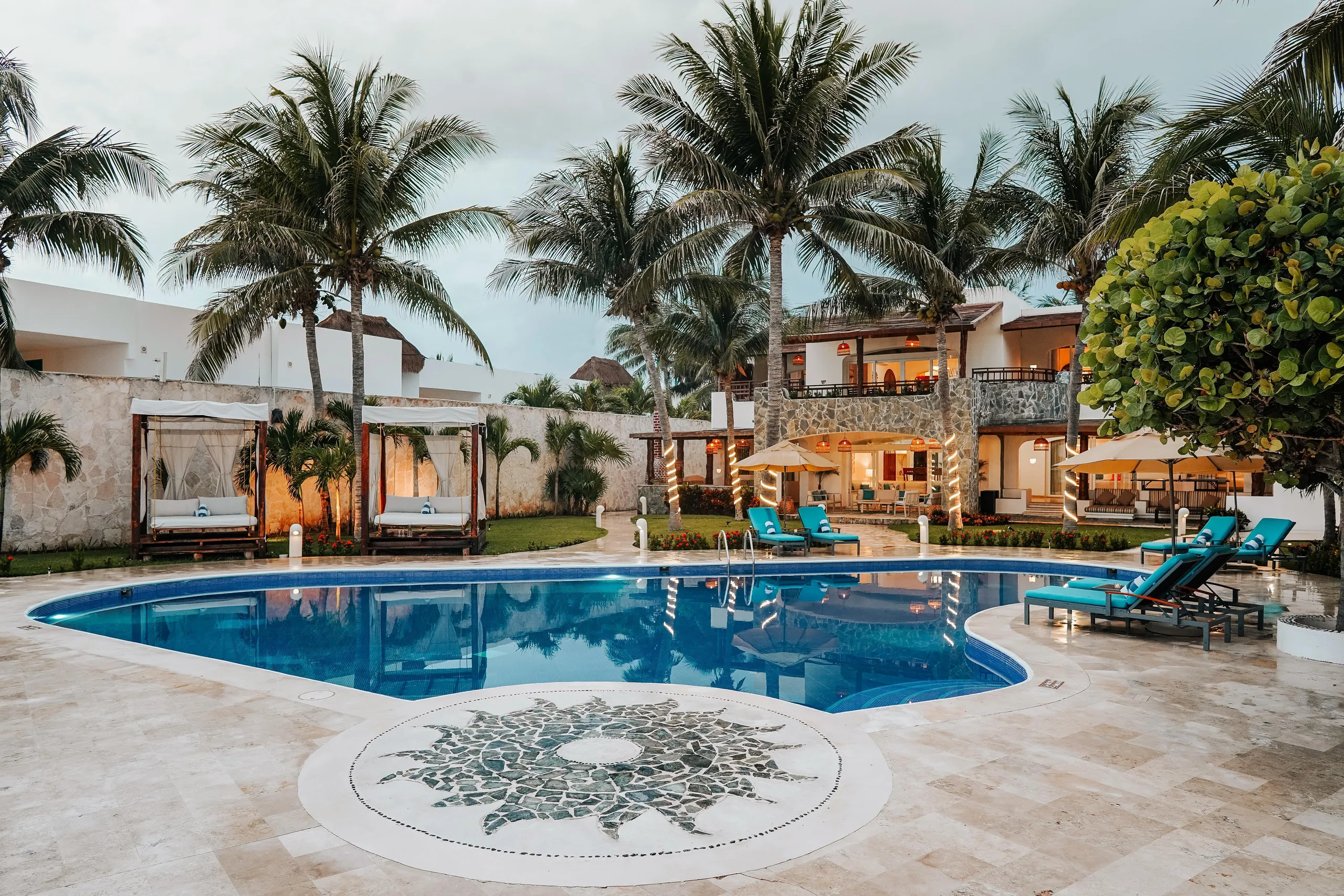 Puerto Morelos Luxury Beachfront Estate with Pool, Hot Tub and Ocean Views, Puerto Morelos