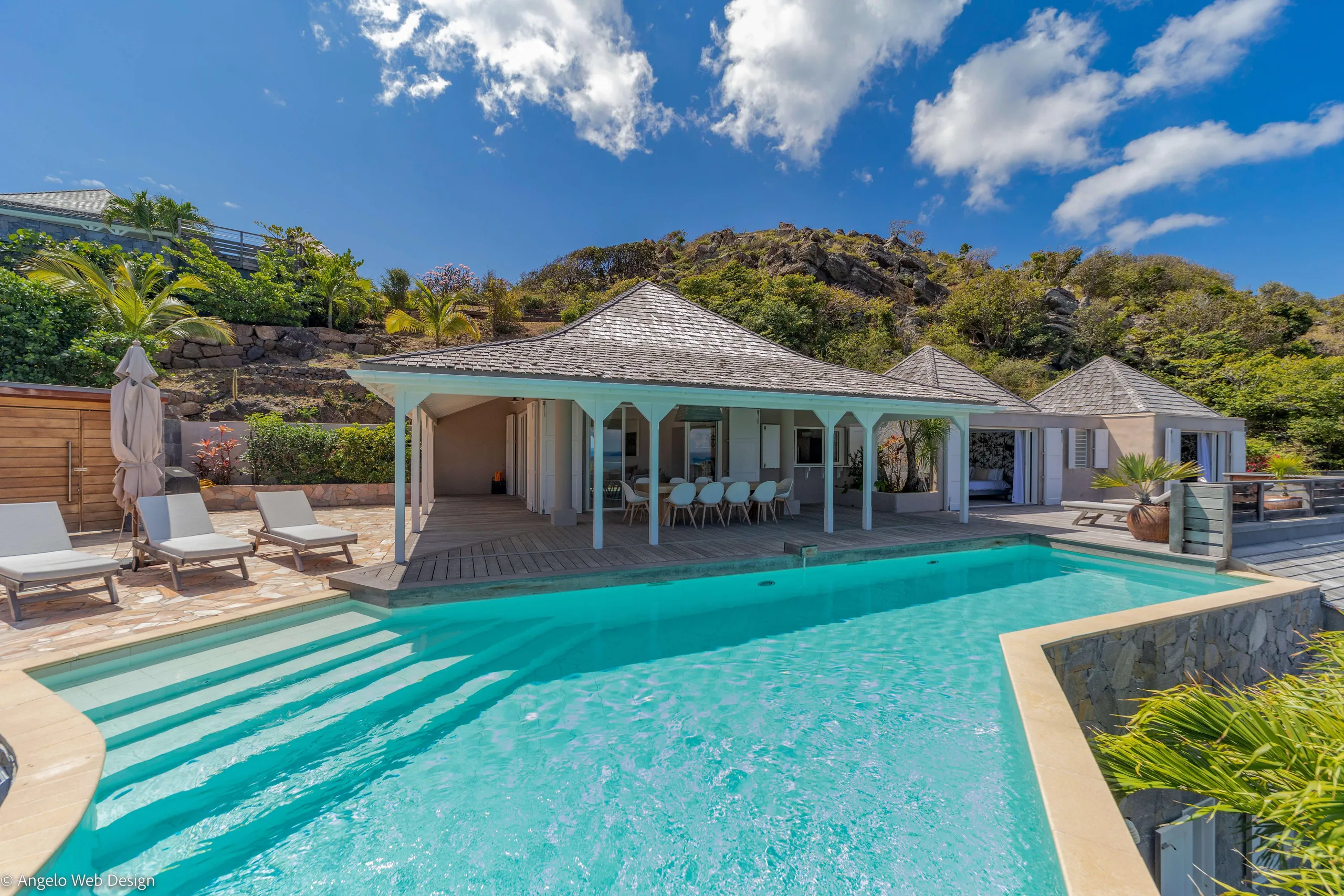 Charming Classic Luxe Villa with Private Pool and Stunning Ocean Views — photograph 2