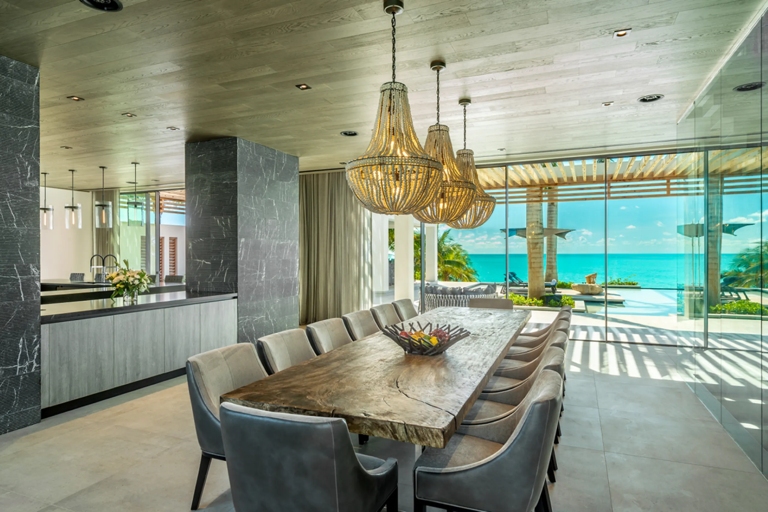 Private Contemporary Estate with Infinity Pool and Panoramic Ocean Views — photograph 4