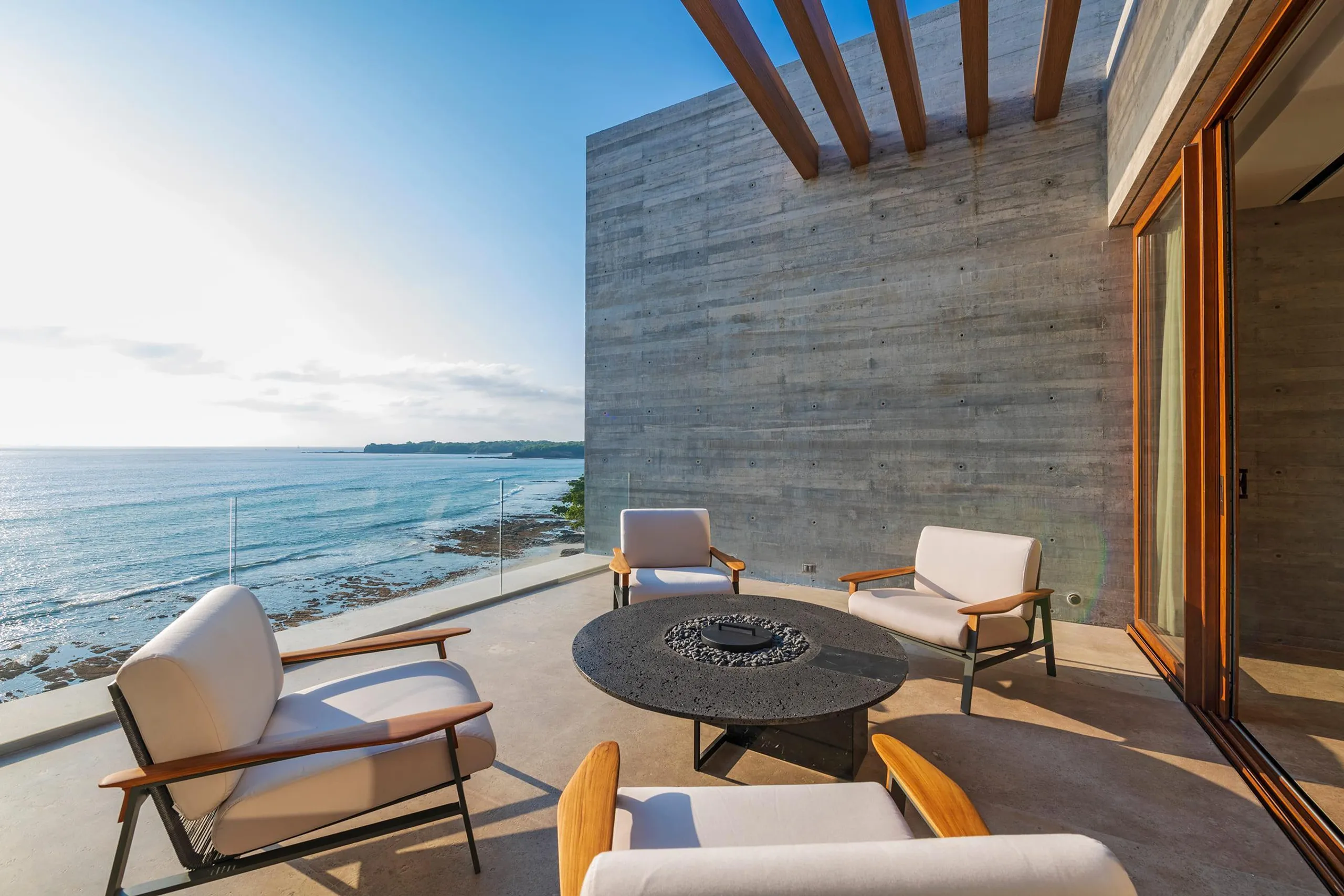 Bolongo Hillside Estate with Infinity Pool and Endless Ocean Views — photograph 10