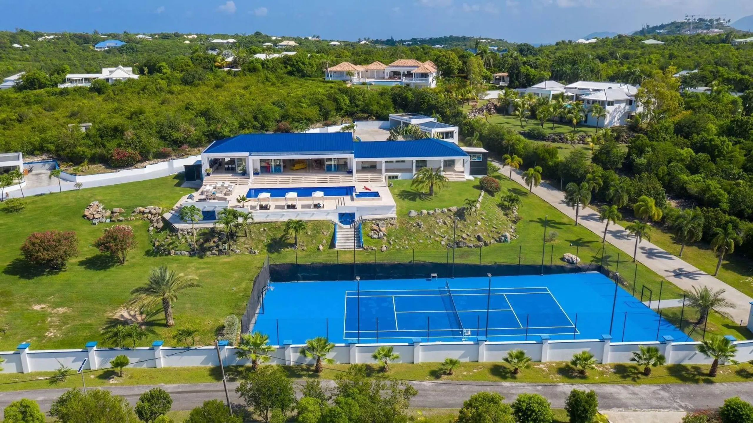Luxe Retreat Villa with Private Pool, Tennis and Unmatched Views of Caribbean Sea, Terres Basses