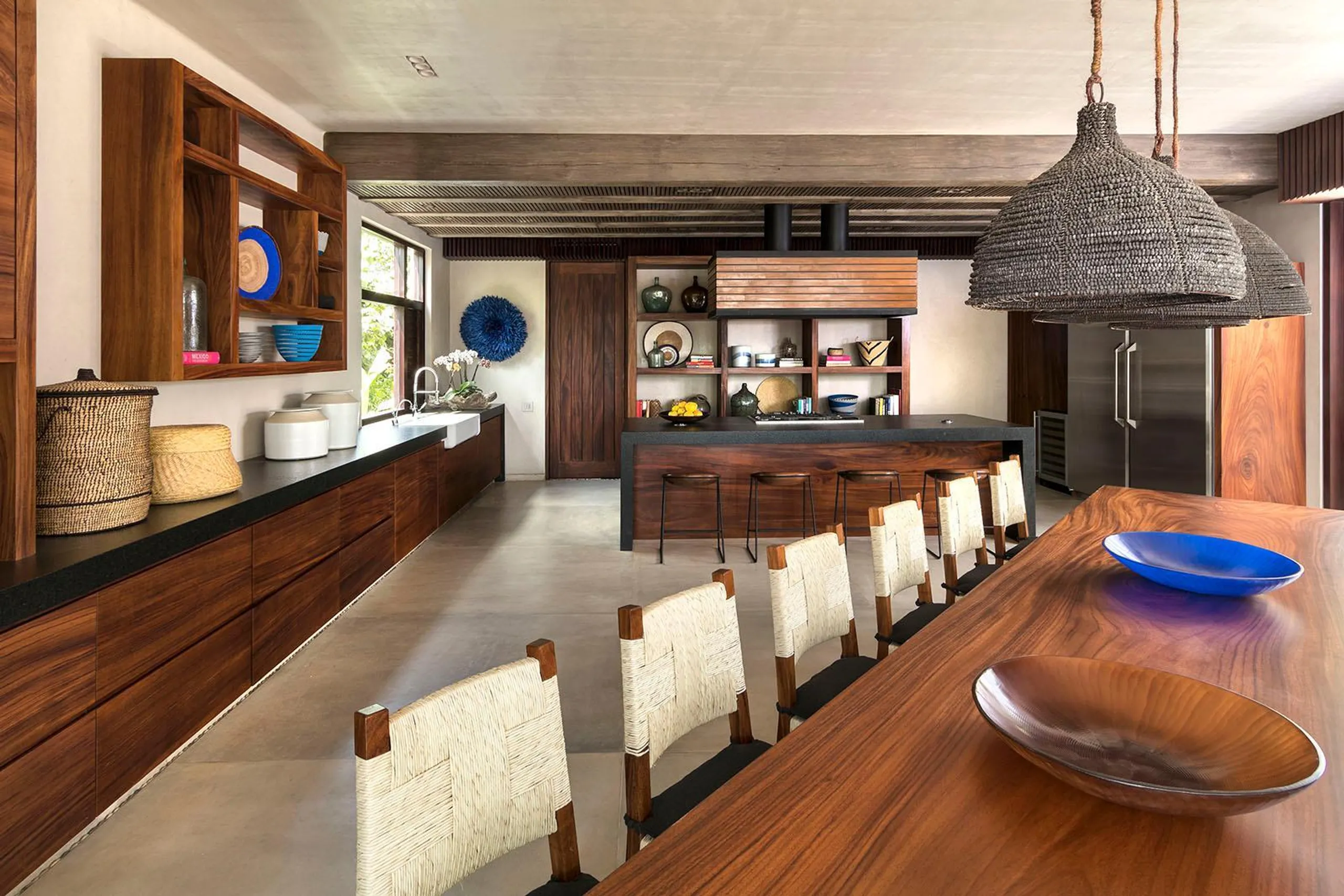 La Punta Grand Beachfront Estate with Infinity Pool and Endless Ocean Views — photograph 12