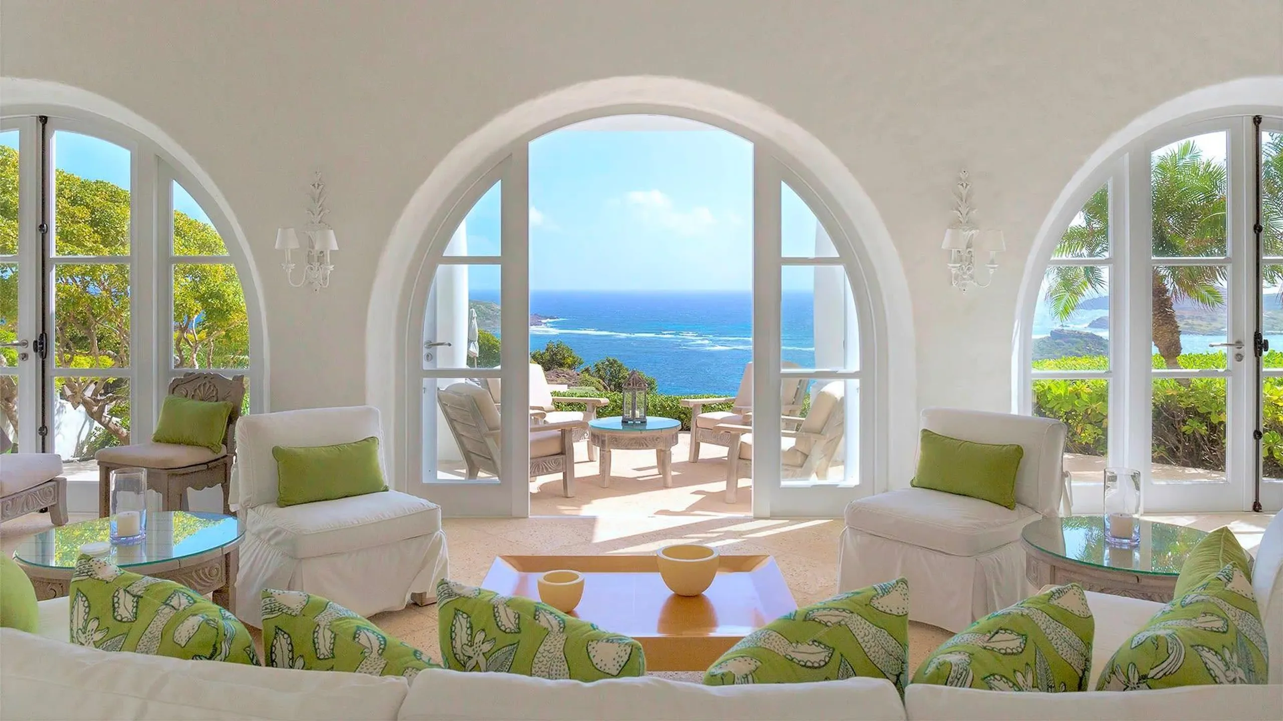 Bright Villa With View Of Sparkling Ocean — photograph 10