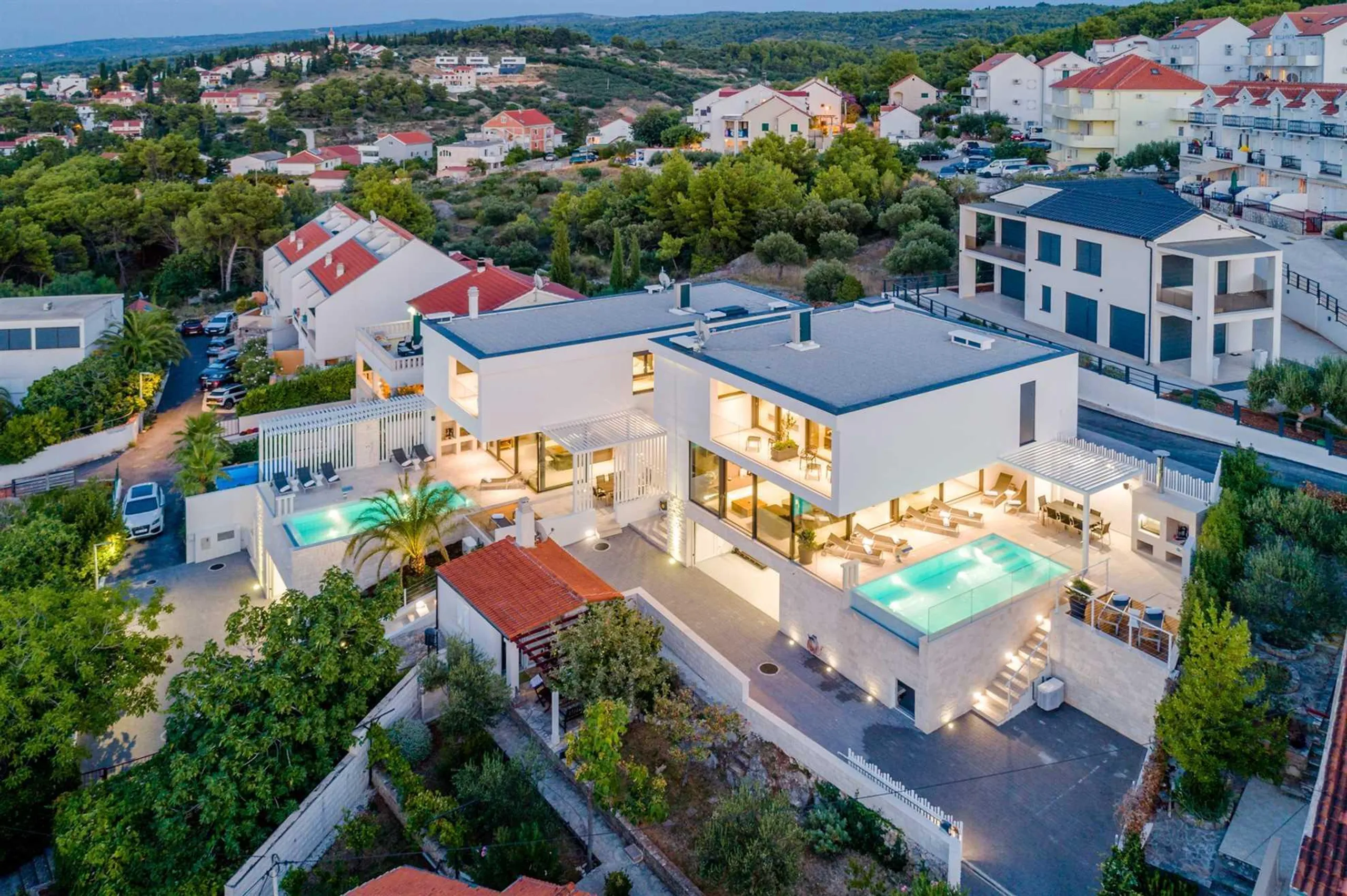 Phenomenal Contemporary Villa with Private Pool and Stunning Sea View — photograph 11