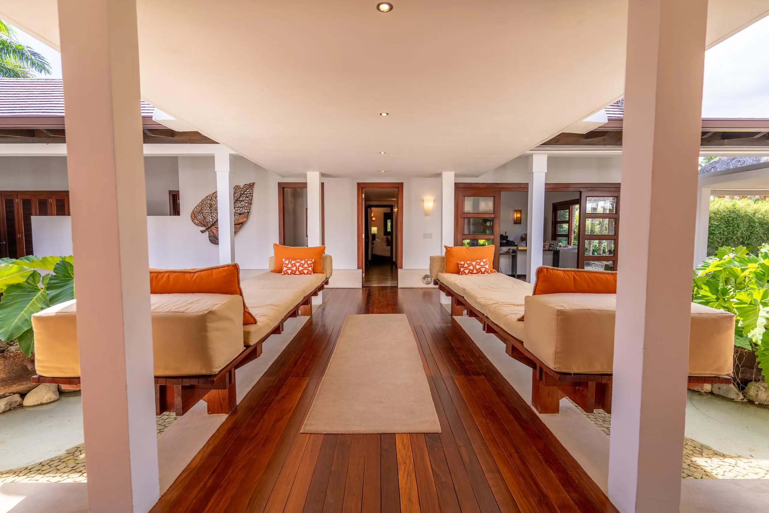 Deluxe Paradise in Minitas Beach with Private Pool and Heated Jacuzzi — photograph 6
