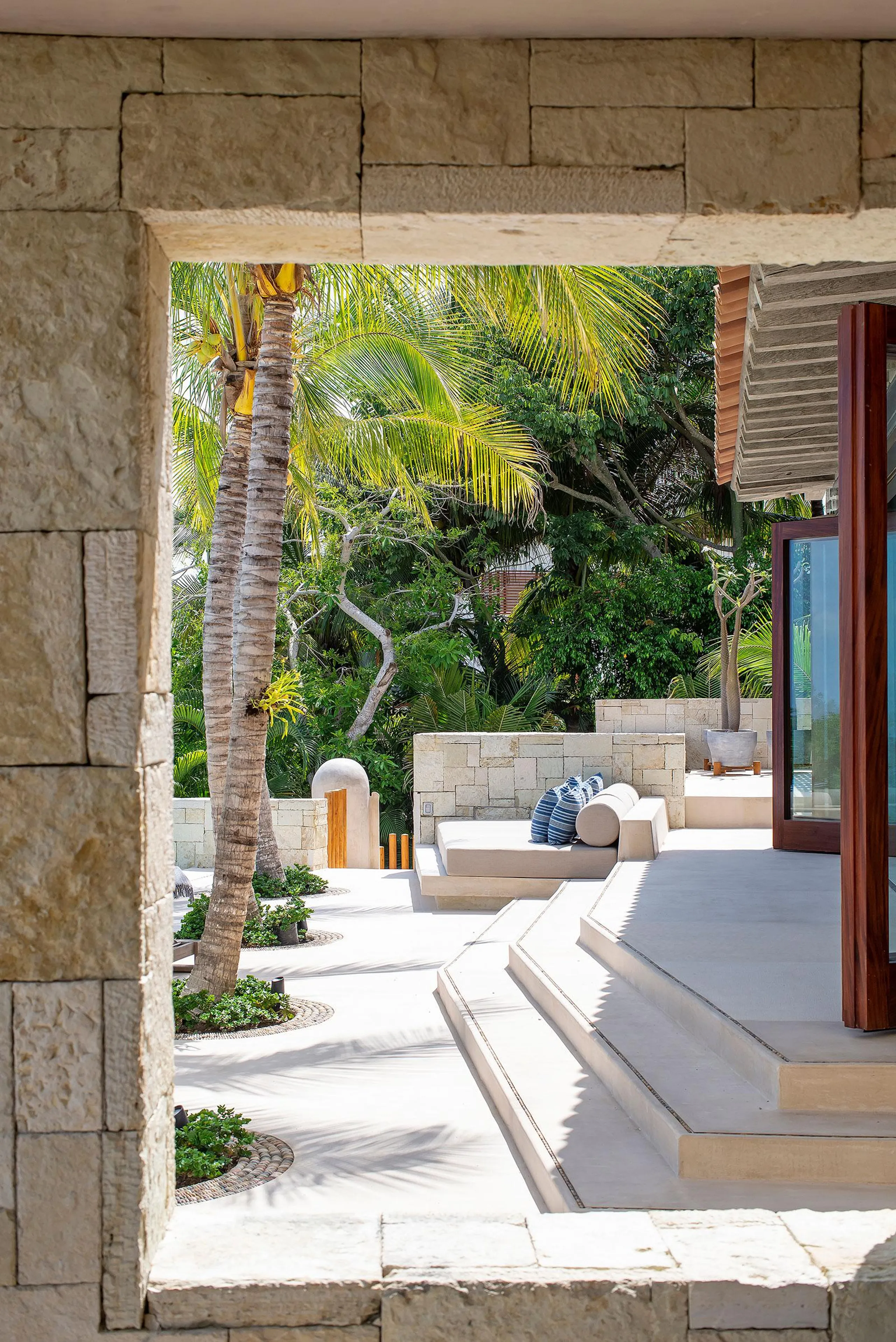 Awe-Inspiring Views and Unmatched Elegance With Breathtaking Beauty Coastal Retreat — photograph 12