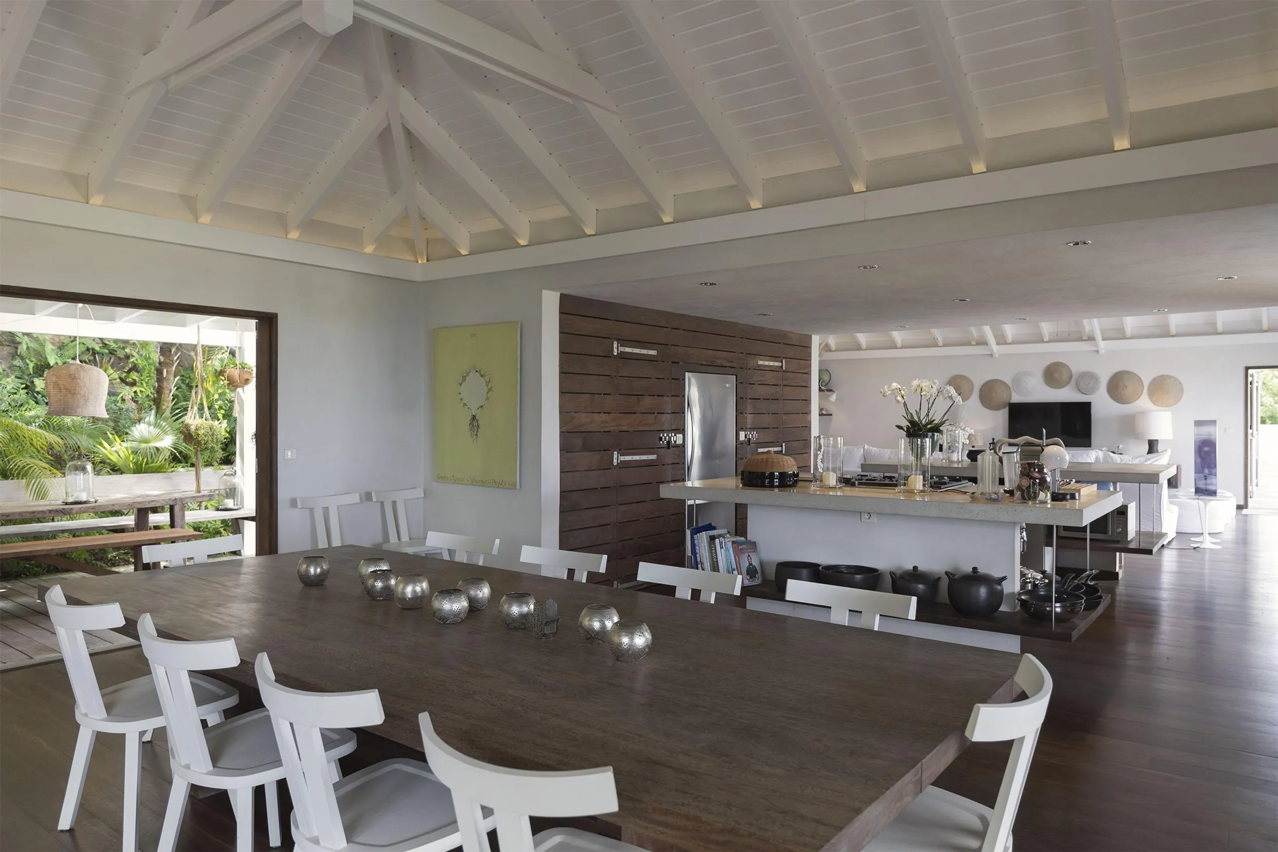 Stylish Seaside Villa with Private Pool and Gourmet Kitchen — photograph 7